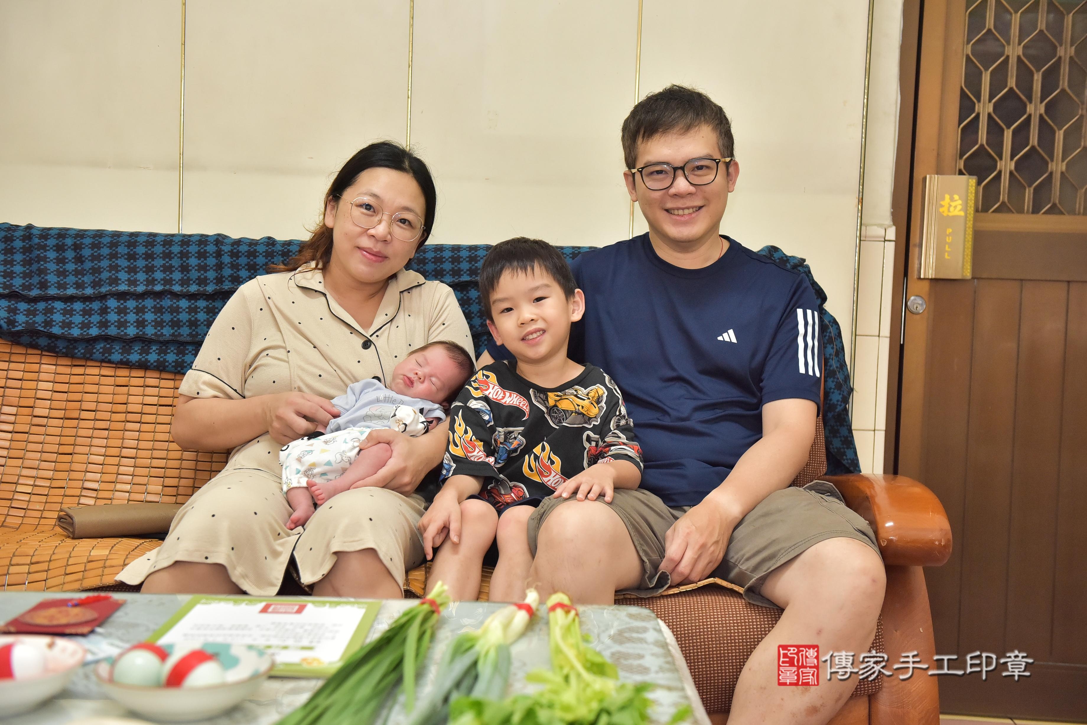 傳家手工印章高雄店、抓周、度脺、中國風會場、傳家嬰兒古禮、吉祥話、抓周道具物品24種、拍照。抓周證書。寶寶抓周、滿周歲、生日快樂、祝福