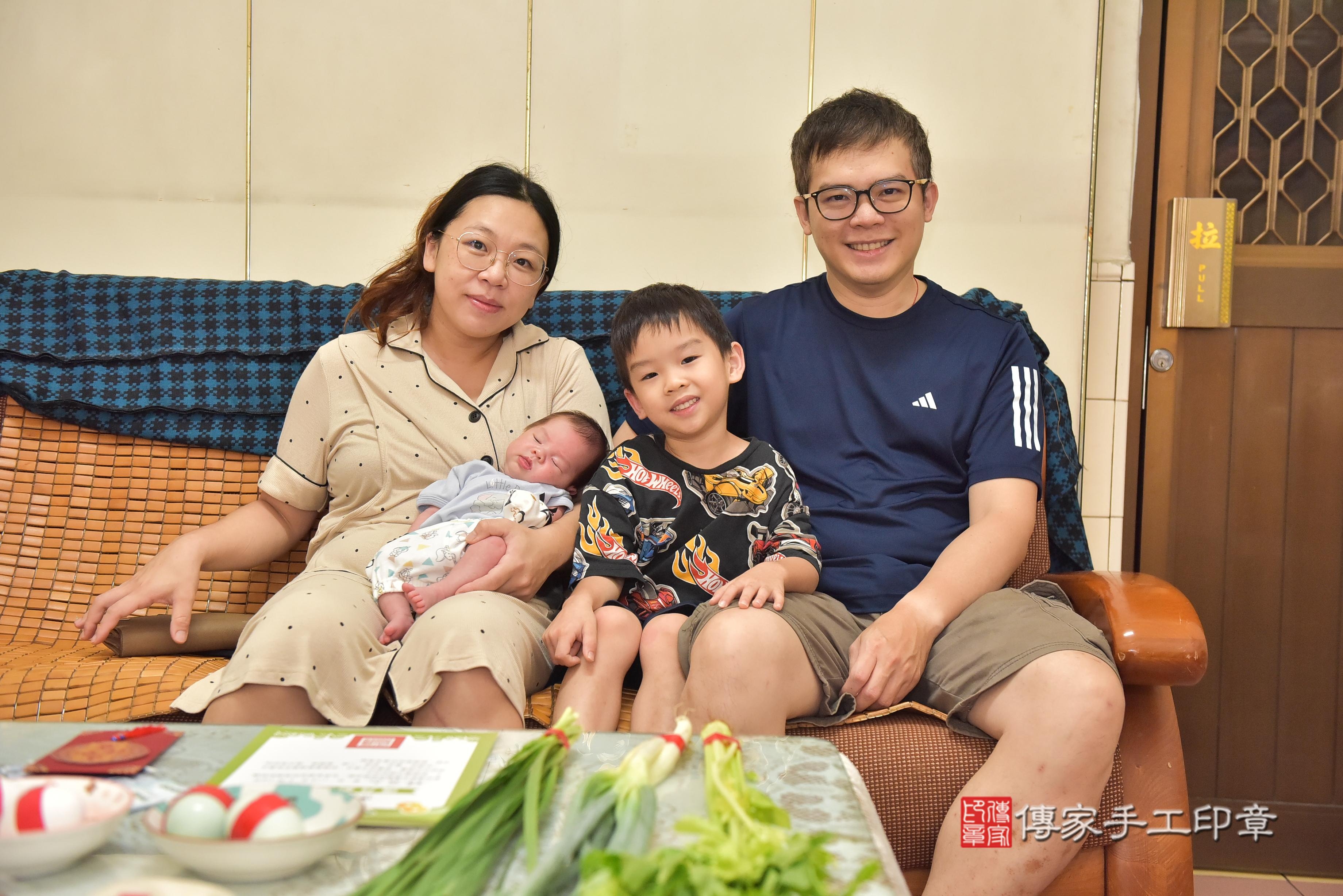 傳家手工印章高雄店、抓周、度脺、中國風會場、傳家嬰兒古禮、吉祥話、抓周道具物品24種、拍照。抓周證書。寶寶抓周、滿周歲、生日快樂、祝福