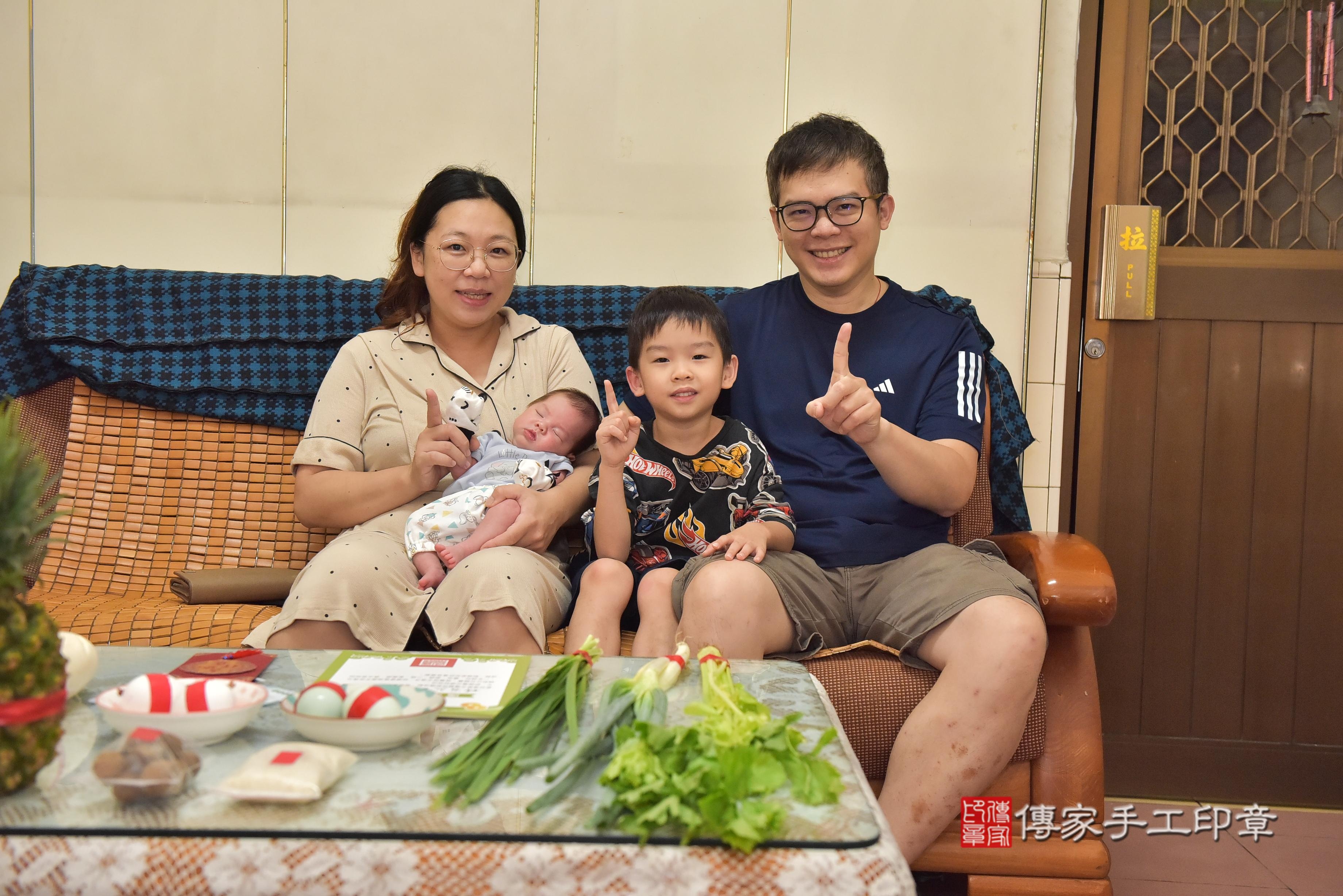 傳家手工印章高雄店、抓周、度脺、中國風會場、傳家嬰兒古禮、吉祥話、抓周道具物品24種、拍照。抓周證書。寶寶抓周、滿周歲、生日快樂、祝福