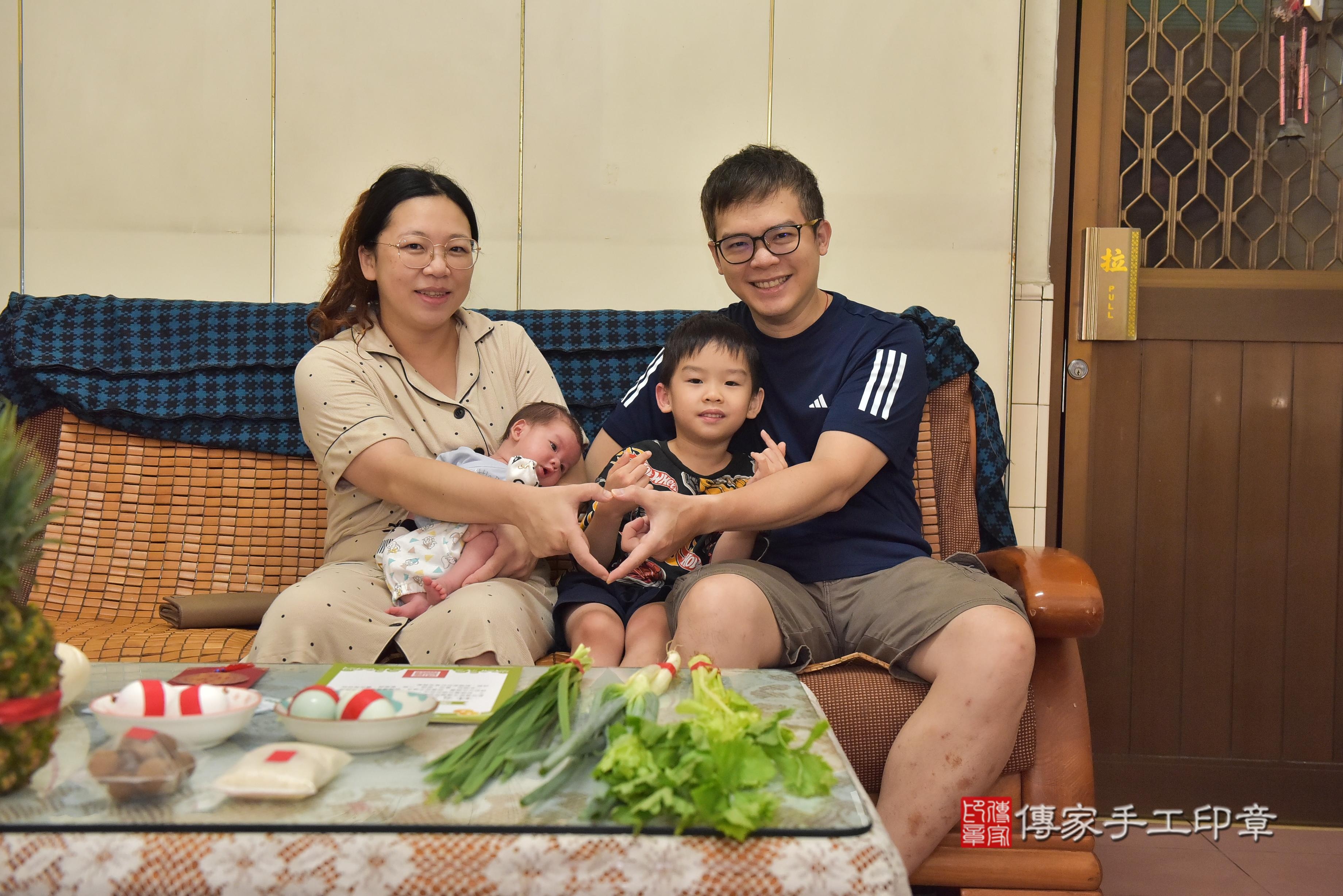 傳家手工印章高雄店、抓周、度脺、中國風會場、傳家嬰兒古禮、吉祥話、抓周道具物品24種、拍照。抓周證書。寶寶抓周、滿周歲、生日快樂、祝福