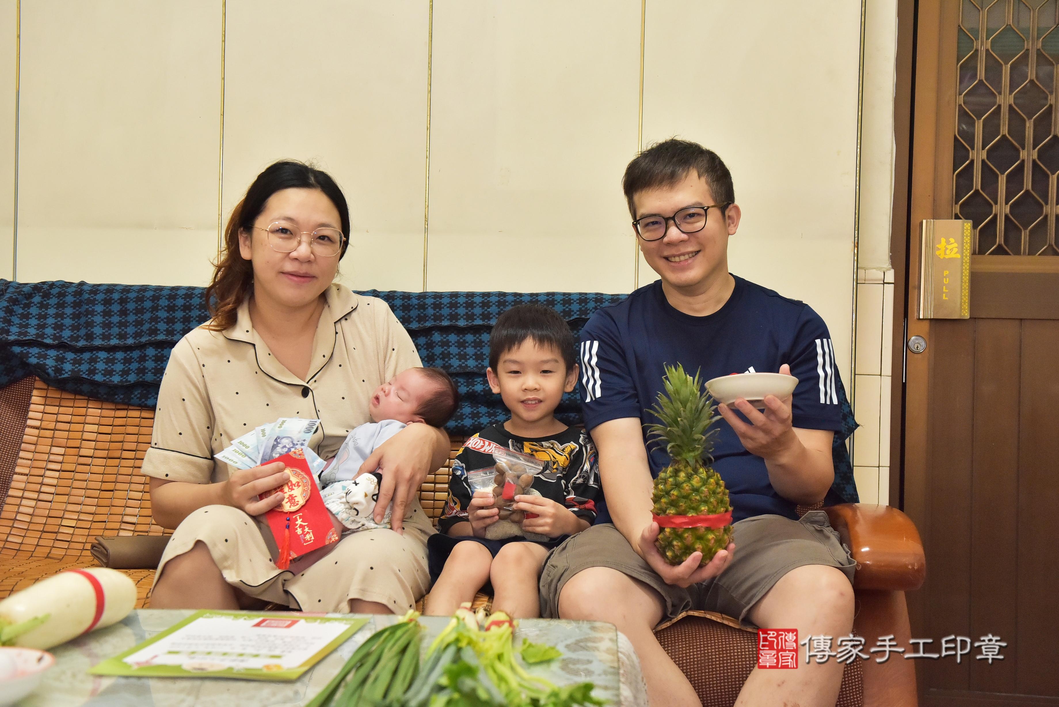 傳家手工印章高雄店、抓周、度脺、中國風會場、傳家嬰兒古禮、吉祥話、抓周道具物品24種、拍照。抓周證書。寶寶抓周、滿周歲、生日快樂、祝福