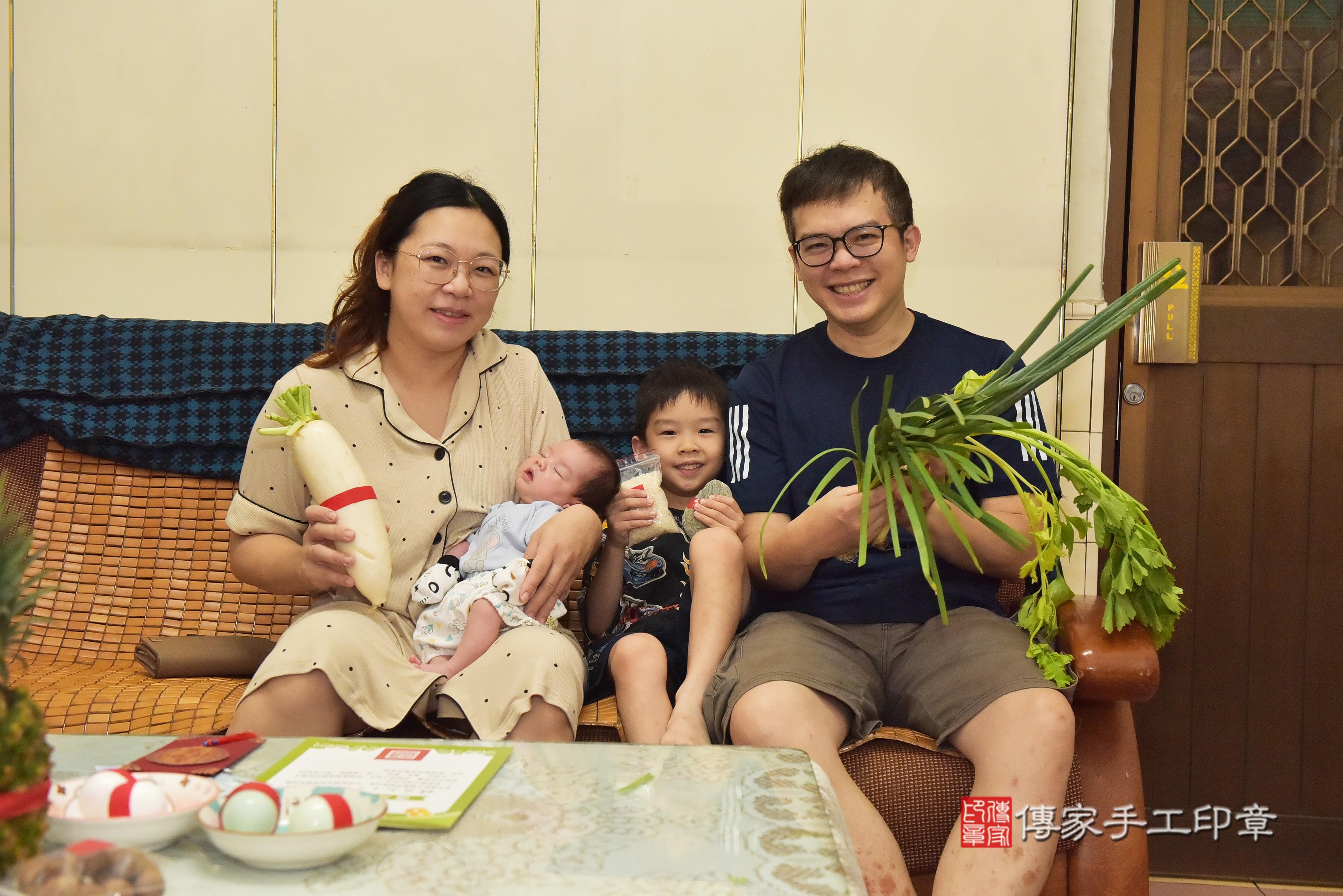 傳家手工印章高雄店、抓周、度脺、中國風會場、傳家嬰兒古禮、吉祥話、抓周道具物品24種、拍照。抓周證書。寶寶抓周、滿周歲、生日快樂、祝福