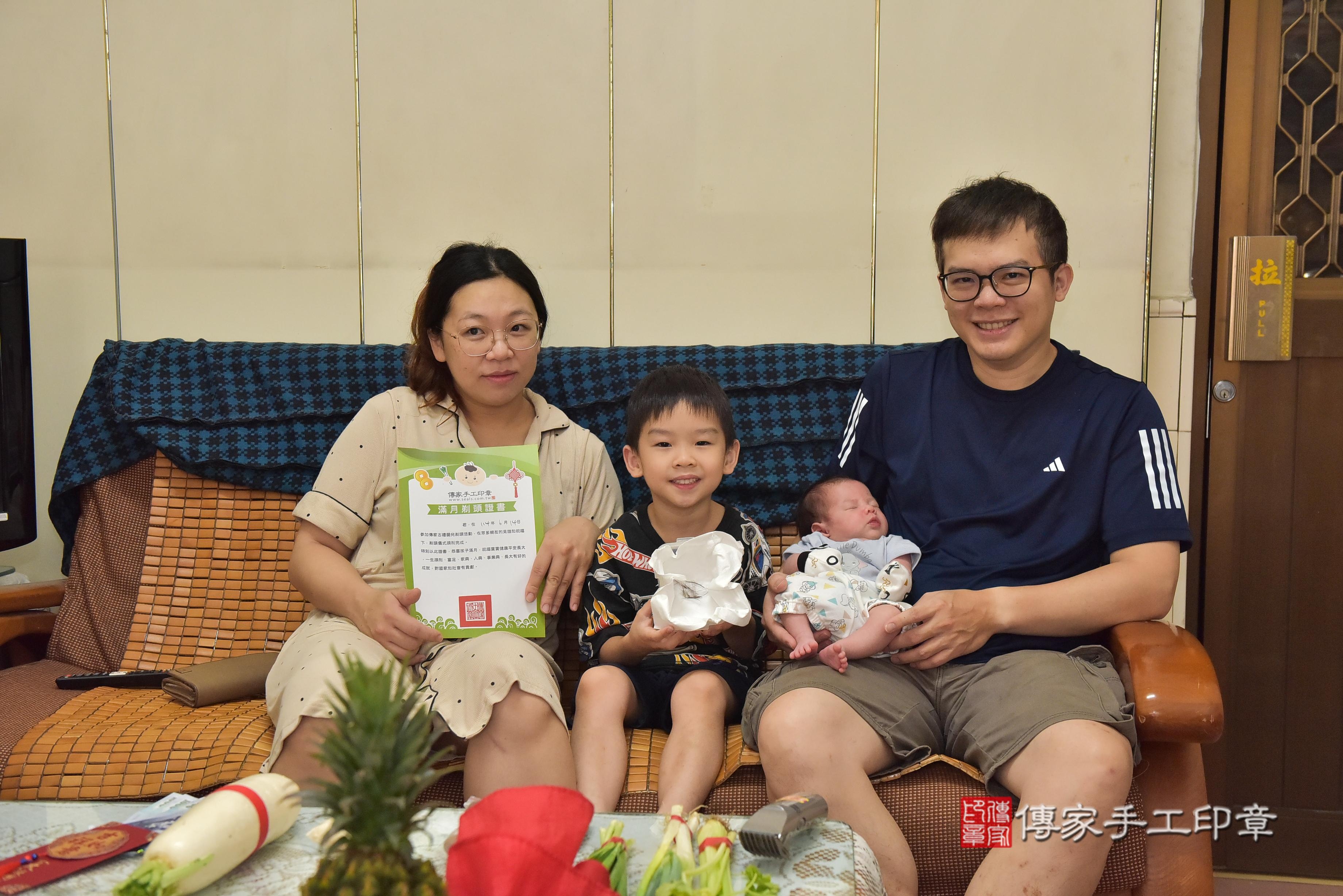 傳家手工印章高雄店、抓周、度脺、中國風會場、傳家嬰兒古禮、吉祥話、抓周道具物品24種、拍照。抓周證書。寶寶抓周、滿周歲、生日快樂、祝福