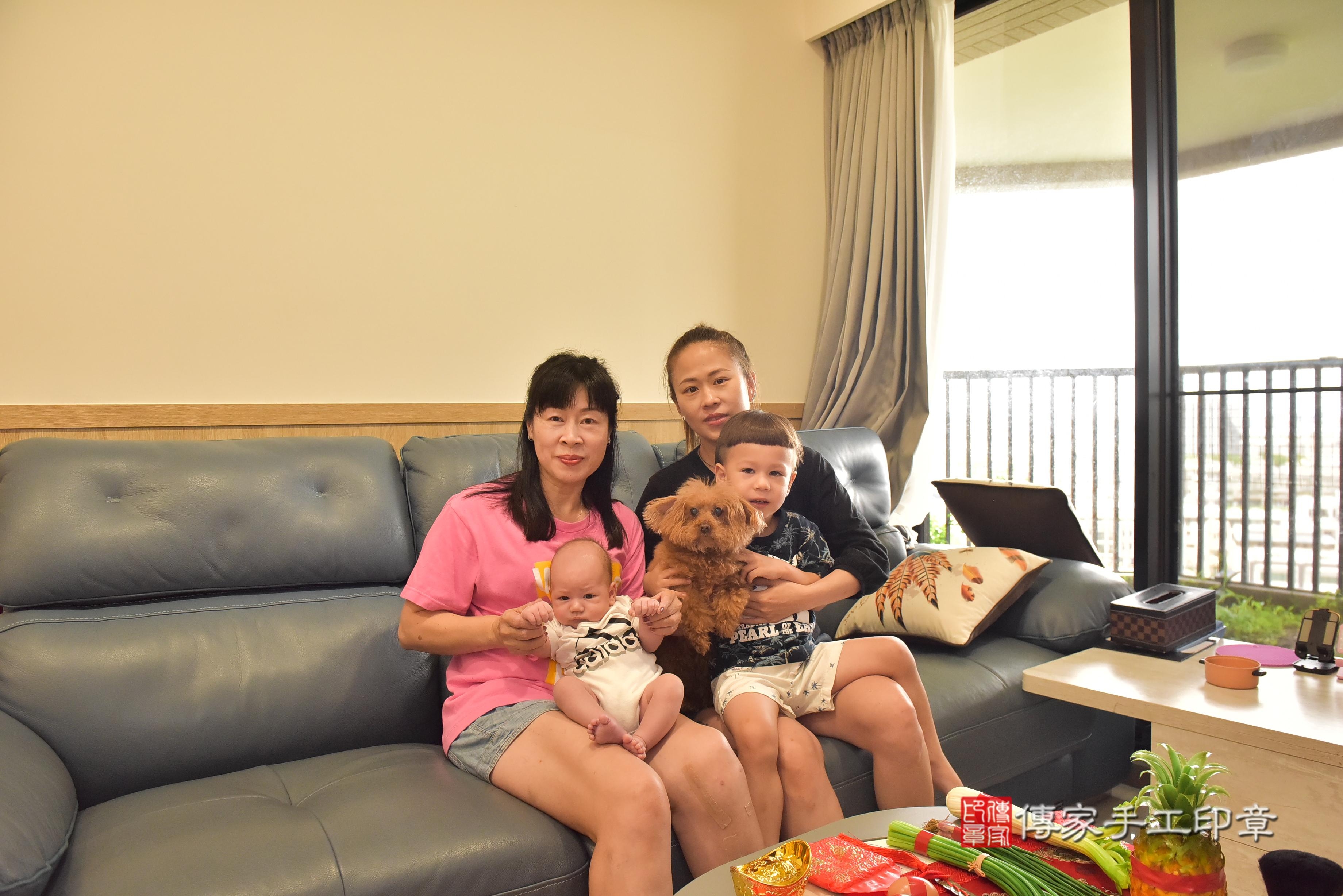 傳家手工印章高雄店、抓周、度脺、中國風會場、傳家嬰兒古禮、吉祥話、抓周道具物品24種、拍照。抓周證書。寶寶抓周、滿周歲、生日快樂、祝福