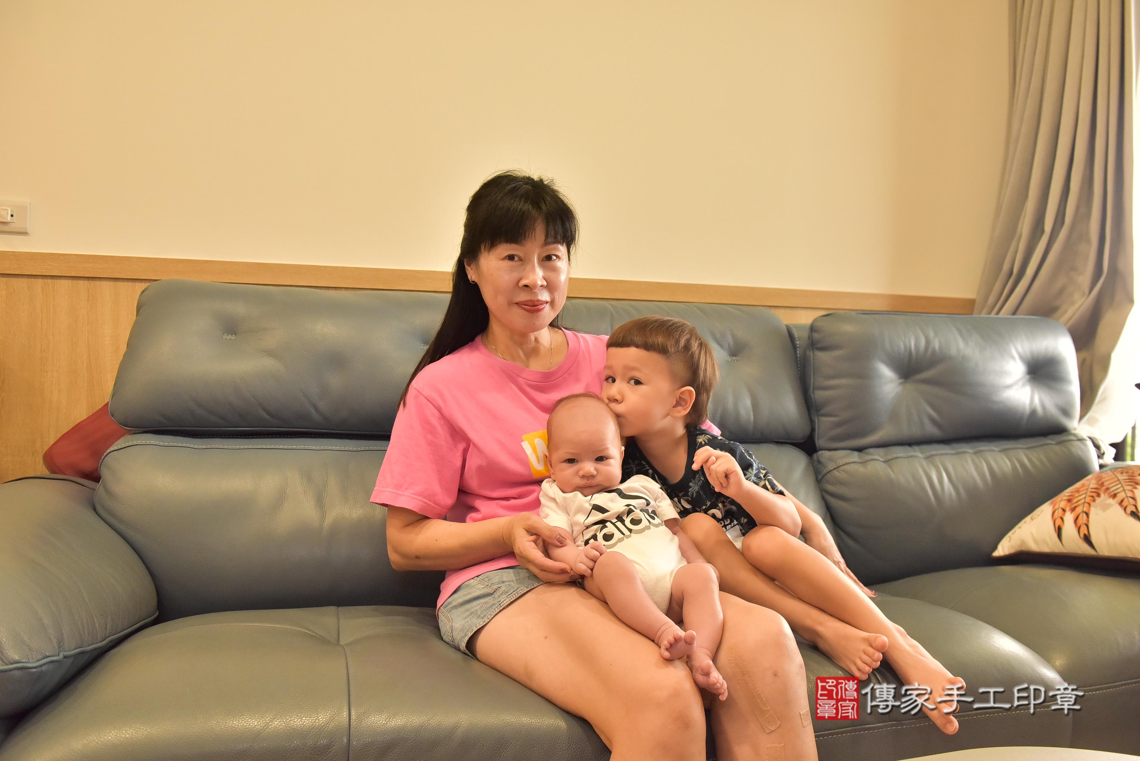 傳家手工印章高雄店、抓周、度脺、中國風會場、傳家嬰兒古禮、吉祥話、抓周道具物品24種、拍照。抓周證書。寶寶抓周、滿周歲、生日快樂、祝福