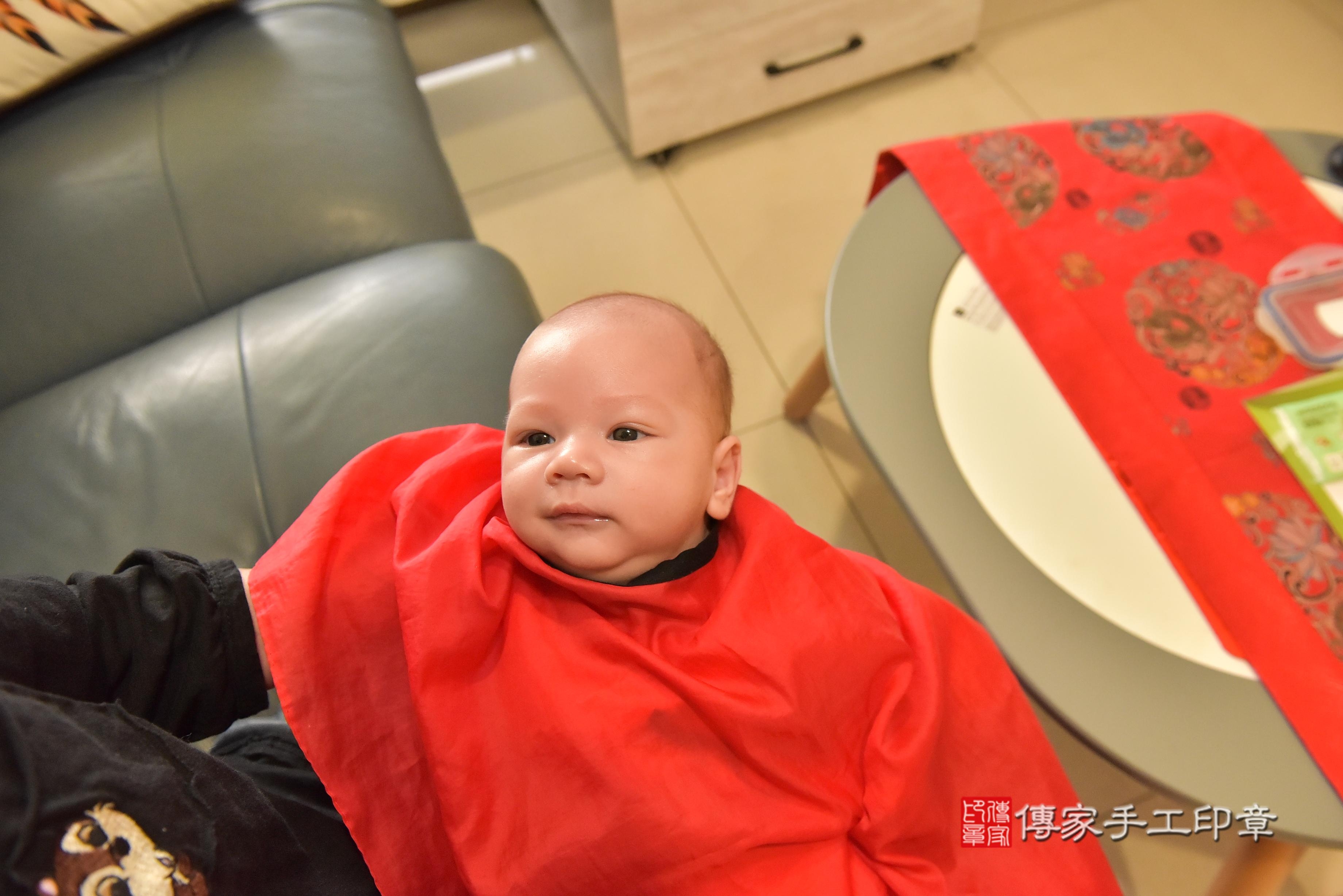 傳家手工印章高雄店、抓周、度脺、中國風會場、傳家嬰兒古禮、吉祥話、抓周道具物品24種、拍照。抓周證書。寶寶抓周、滿周歲、生日快樂、祝福
