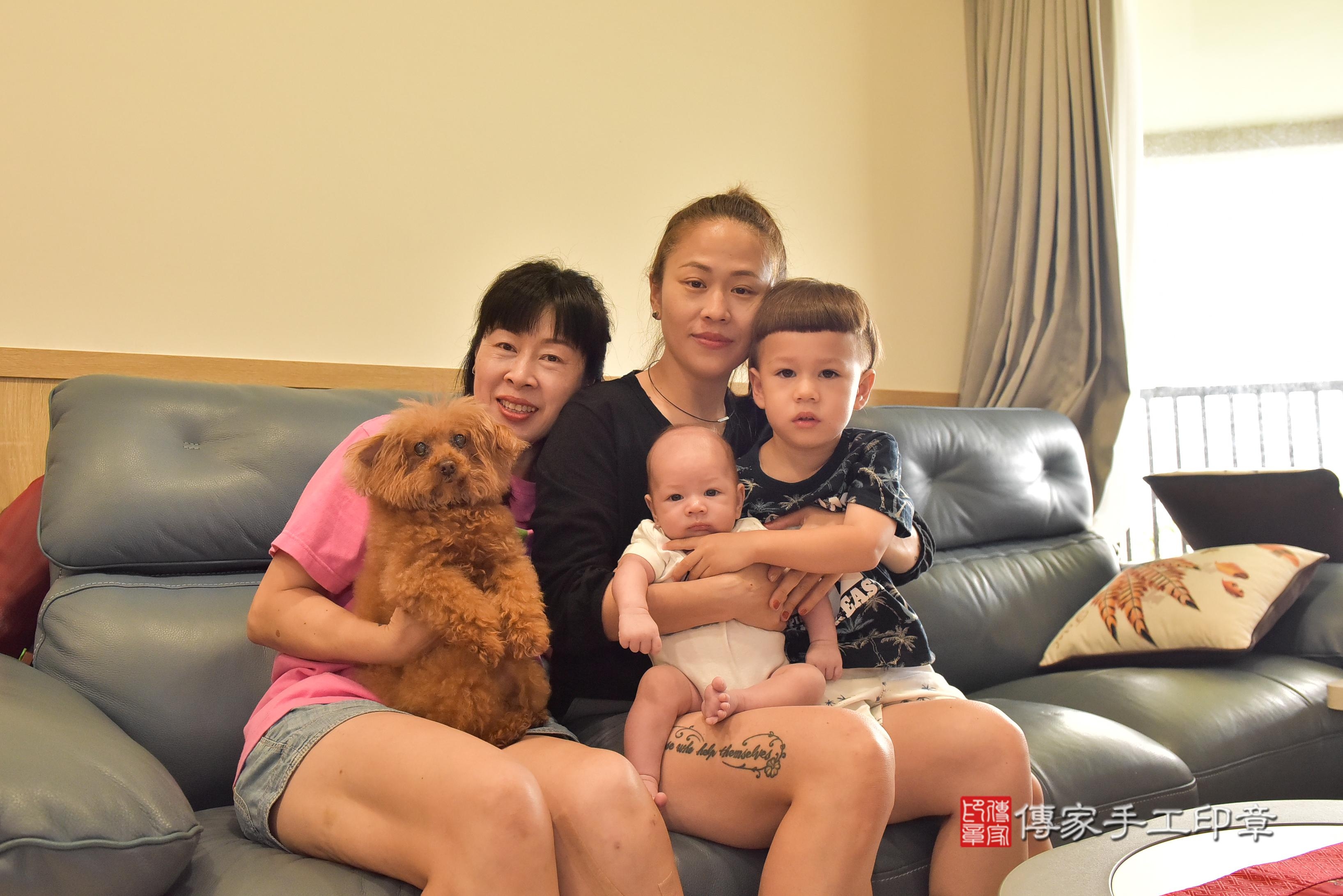傳家手工印章高雄店、抓周、度脺、中國風會場、傳家嬰兒古禮、吉祥話、抓周道具物品24種、拍照。抓周證書。寶寶抓周、滿周歲、生日快樂、祝福