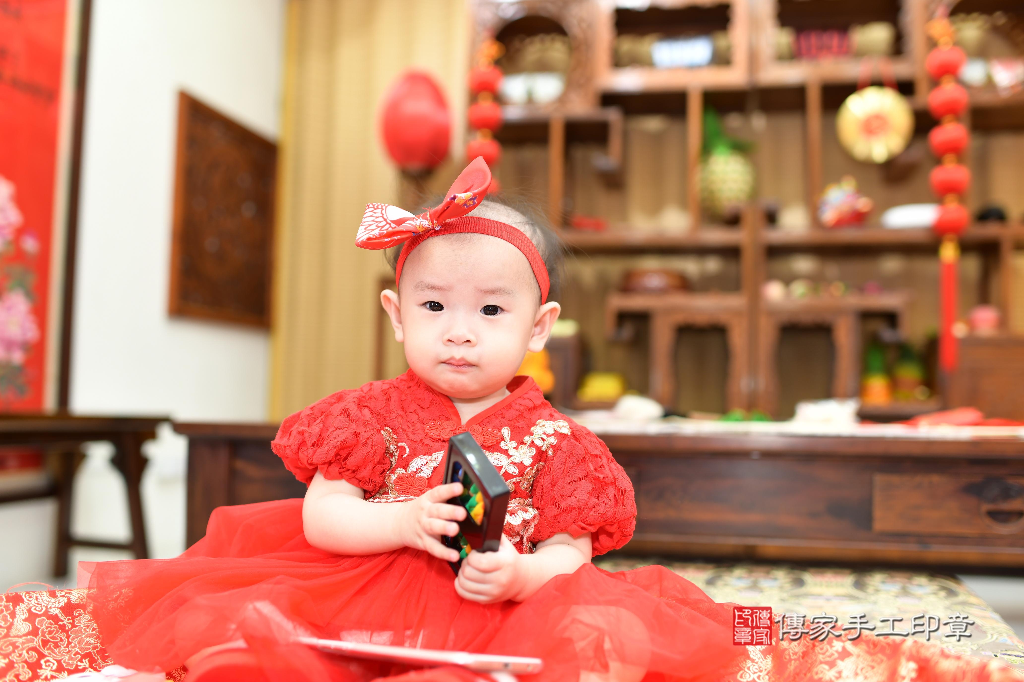 傳家手工印章台南店、抓周、度脺、中國風會場、傳家嬰兒古禮、吉祥話、抓周道具物品24種、拍照。抓周證書。寶寶抓周、滿周歲、生日快樂、祝福
