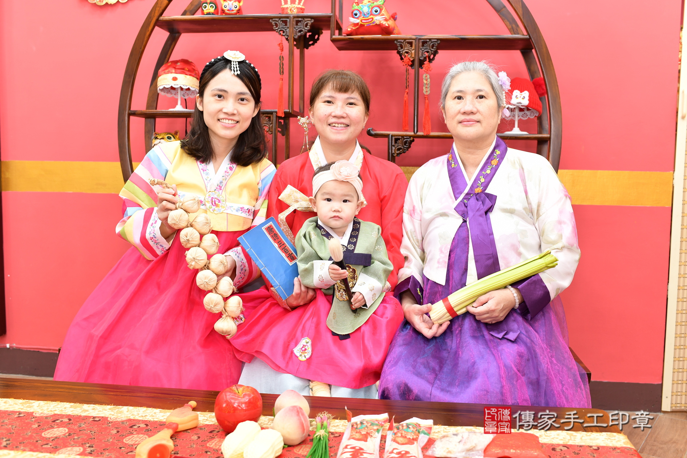 新北市永和區彤彤寶寶收涎推薦：傳家新北店收涎中國風會場，嬰兒古禮收涎收口水流程儀式、收涎吉祥話、收涎餅乾、收涎拍照。收涎證書。2025.6.7，照片17