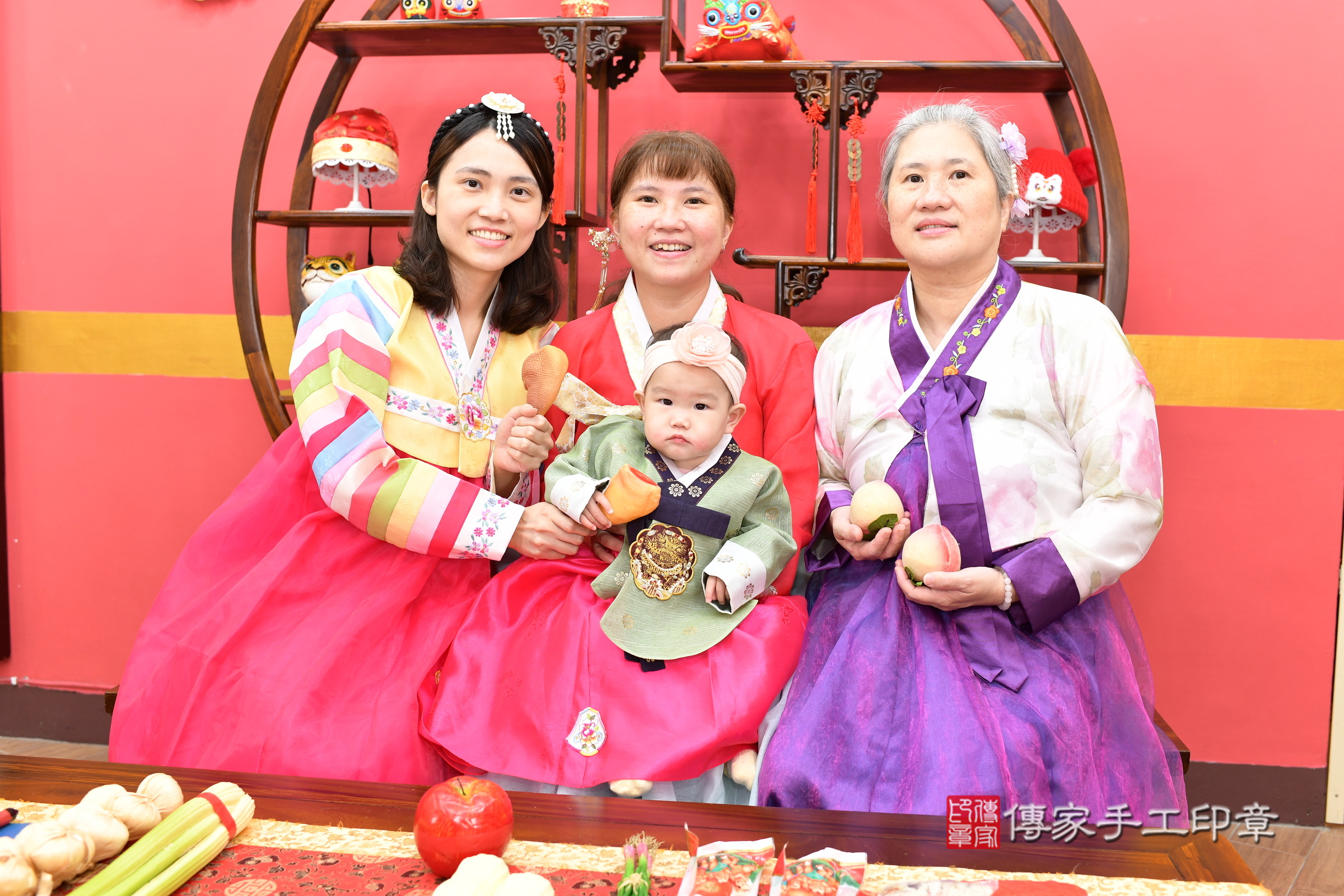 新北市永和區彤彤寶寶收涎推薦：傳家新北店收涎中國風會場，嬰兒古禮收涎收口水流程儀式、收涎吉祥話、收涎餅乾、收涎拍照。收涎證書。2025.6.7，照片15