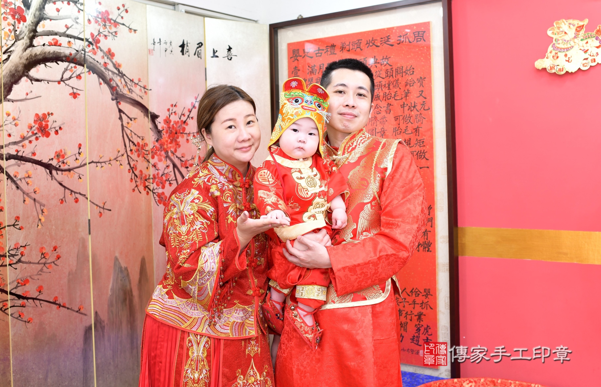 新北市永和區小言寶寶抓周推薦：傳家新北店抓周度脺中國風會場，嬰兒古禮抓周流程儀式吉祥話、抓周道具物品24種、拍照。抓周證書。2025.6.7，照片16