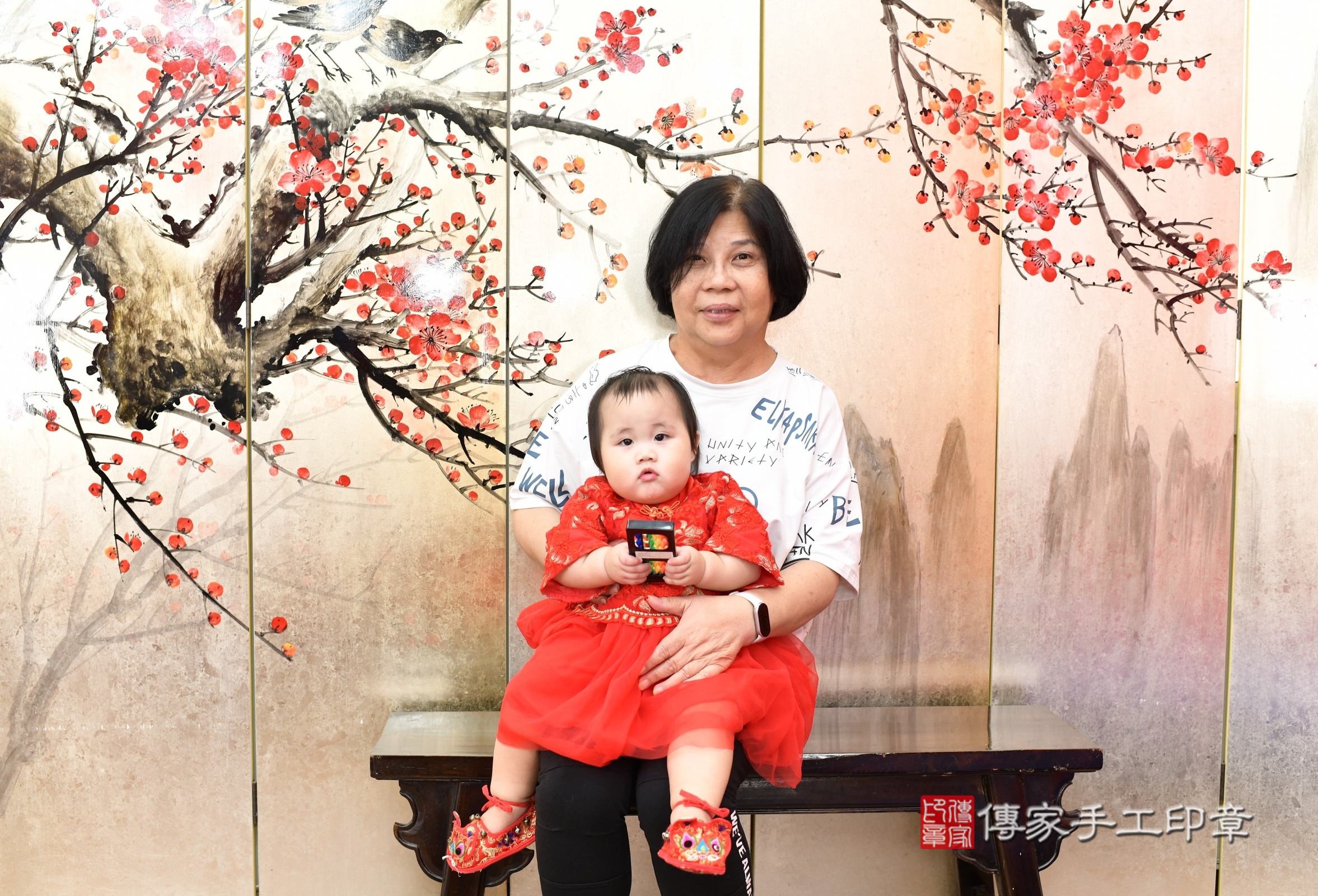 新北市永和區小禔寶寶抓周推薦：傳家新北店抓周度脺中國風會場，嬰兒古禮抓周流程儀式吉祥話、抓周道具物品24種、拍照。抓周證書。2025.6.22，照片2