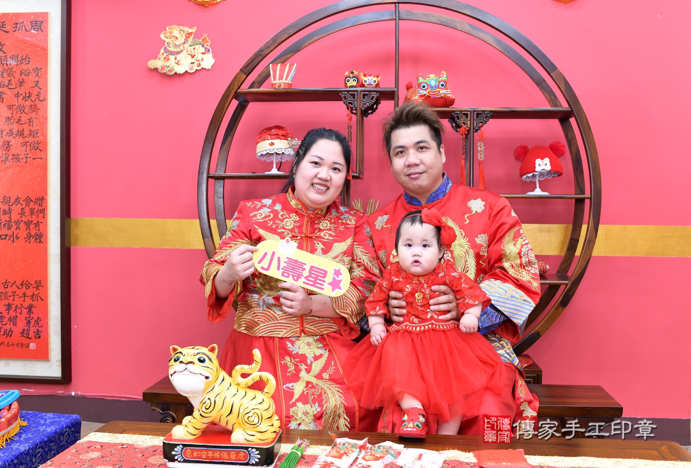 新北市永和區小禔寶寶抓周推薦：傳家新北店抓周度脺中國風會場，嬰兒古禮抓周流程儀式吉祥話、抓周道具物品24種、拍照。抓周證書。2025.6.22，照片13