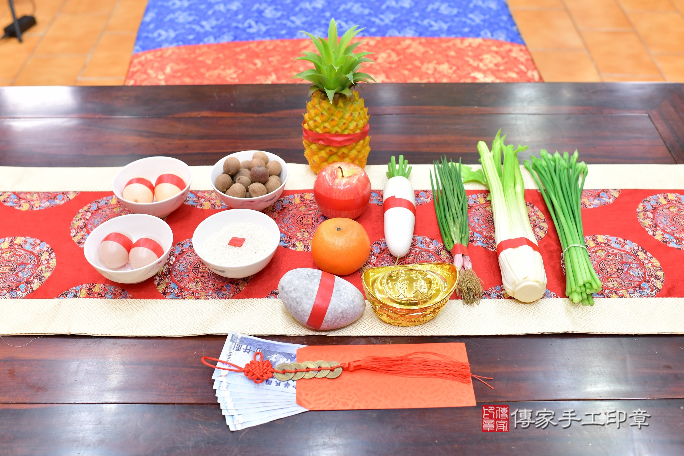 小潔寶寶(桃園市八德區嬰兒寶寶滿月剃頭理髮、嬰兒剃胎毛儀式吉祥話)。中國風會場，爸媽寶貝穿「日中韓」古裝禮服。專業拍照、證書。★購買「臍帶章、肚臍章、胎毛筆刷印章」贈送：剃頭、收涎、抓周，三選一。2025.6.17，照片3