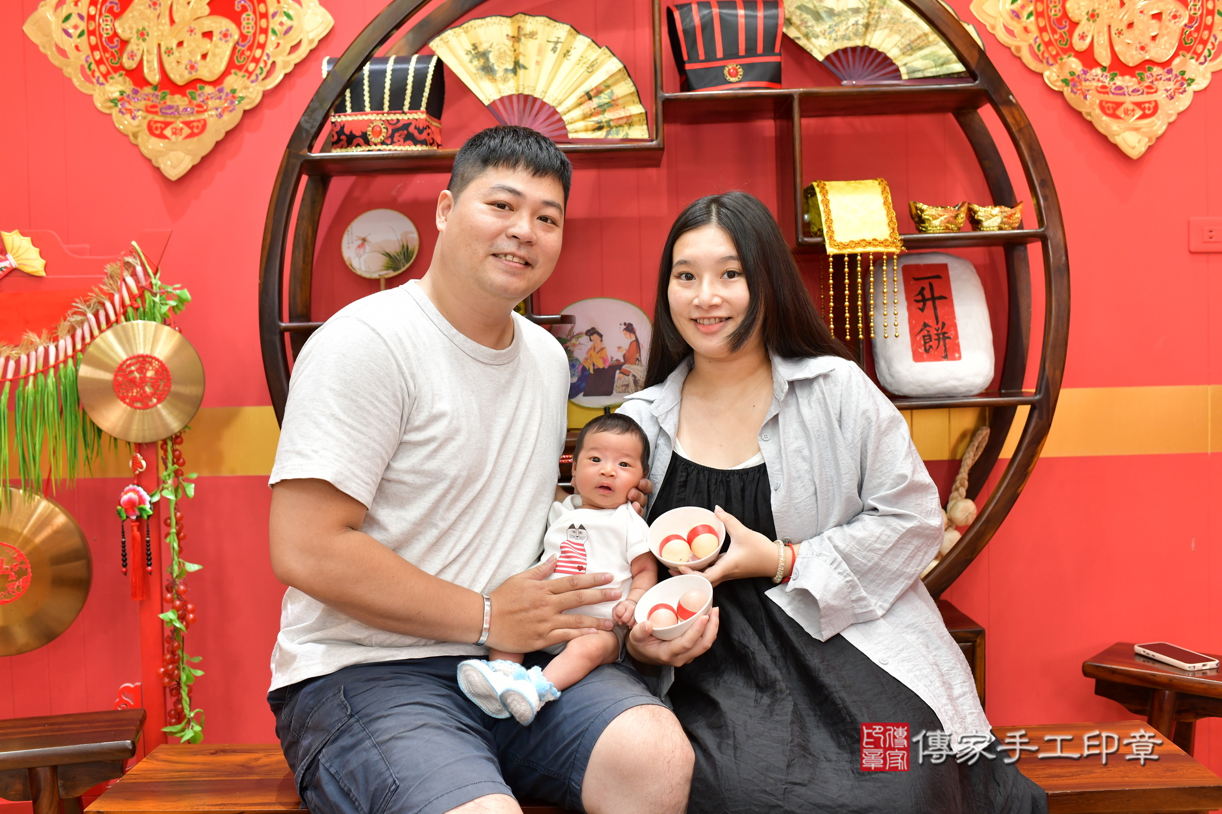 小潔寶寶(桃園市八德區嬰兒寶寶滿月剃頭理髮、嬰兒剃胎毛儀式吉祥話)。中國風會場，爸媽寶貝穿「日中韓」古裝禮服。專業拍照、證書。★購買「臍帶章、肚臍章、胎毛筆刷印章」贈送：剃頭、收涎、抓周，三選一。2025.6.17，照片4