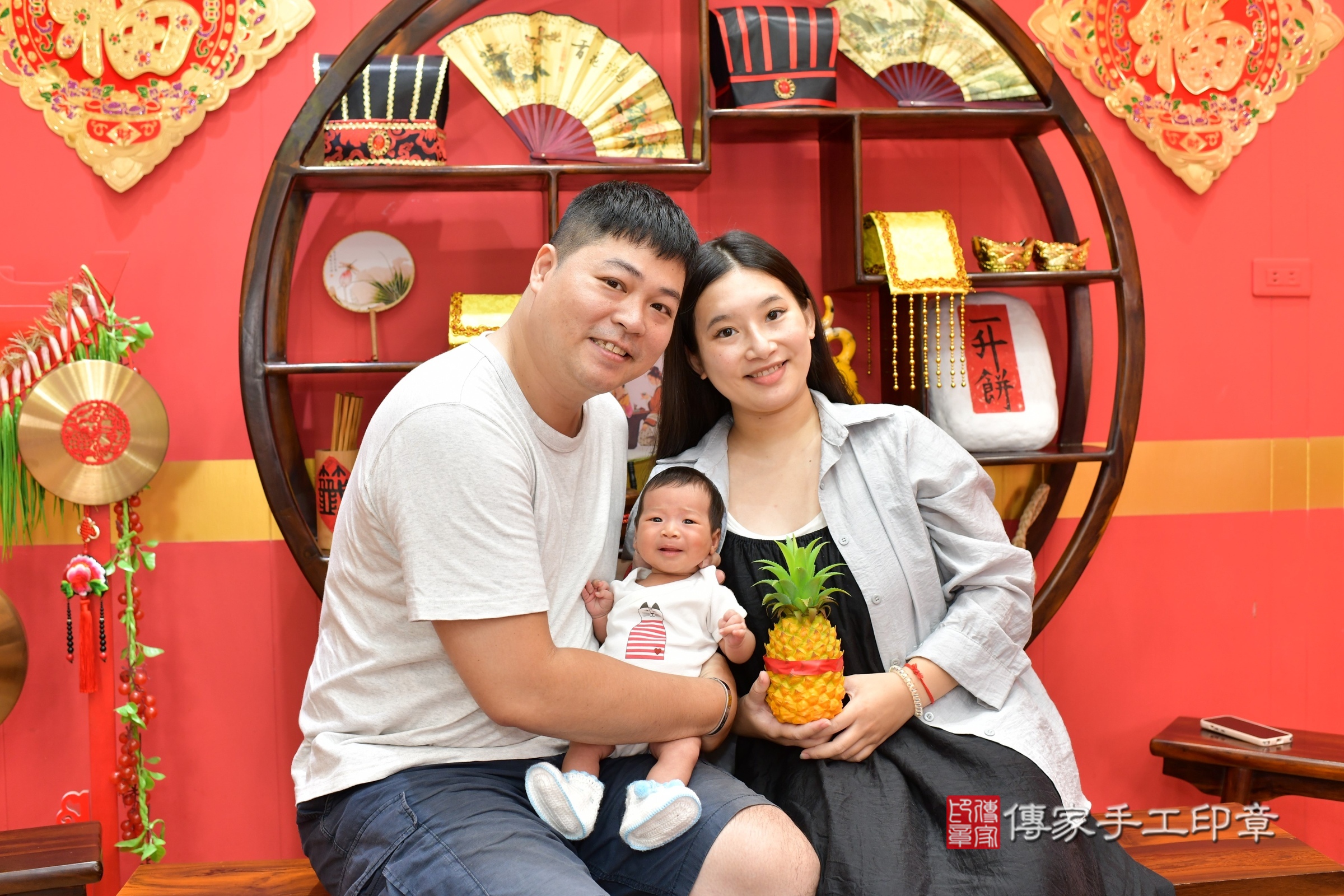 小潔寶寶(桃園市八德區嬰兒寶寶滿月剃頭理髮、嬰兒剃胎毛儀式吉祥話)。中國風會場，爸媽寶貝穿「日中韓」古裝禮服。專業拍照、證書。★購買「臍帶章、肚臍章、胎毛筆刷印章」贈送：剃頭、收涎、抓周，三選一。2025.6.17，照片8