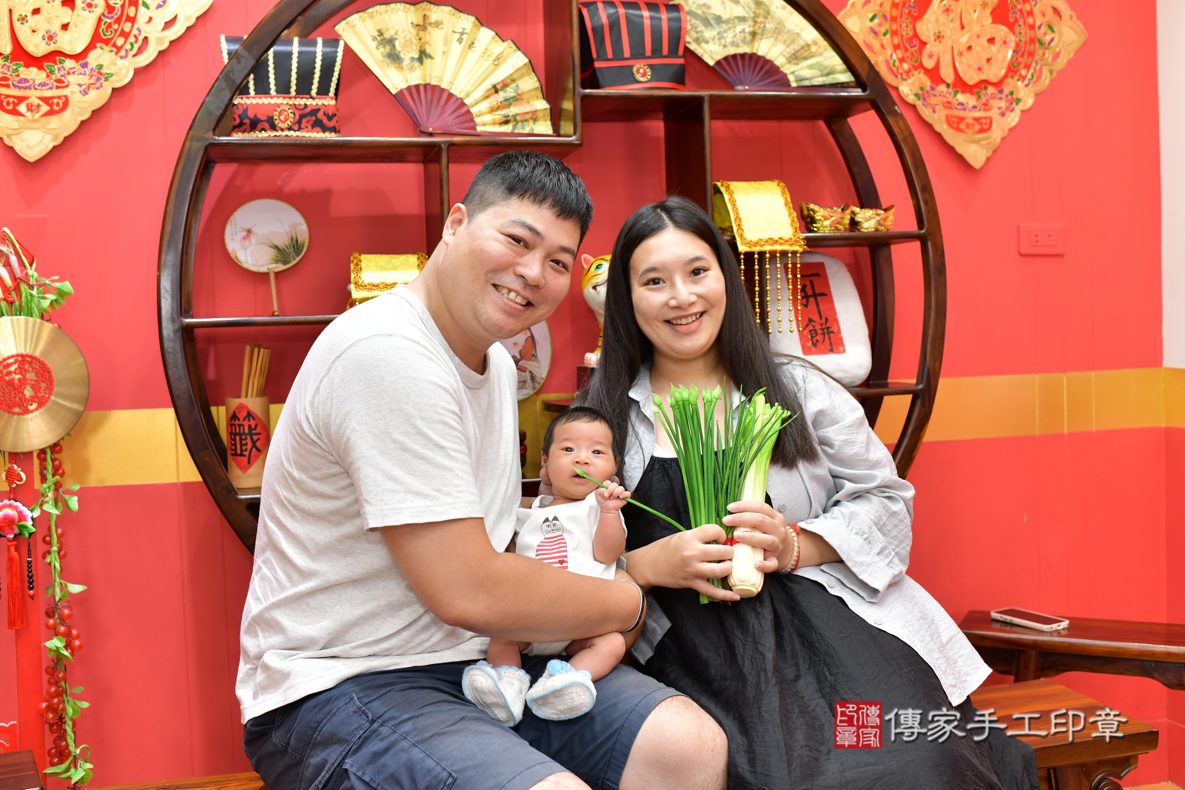 小潔寶寶(桃園市八德區嬰兒寶寶滿月剃頭理髮、嬰兒剃胎毛儀式吉祥話)。中國風會場，爸媽寶貝穿「日中韓」古裝禮服。專業拍照、證書。★購買「臍帶章、肚臍章、胎毛筆刷印章」贈送：剃頭、收涎、抓周，三選一。2025.6.17，照片7
