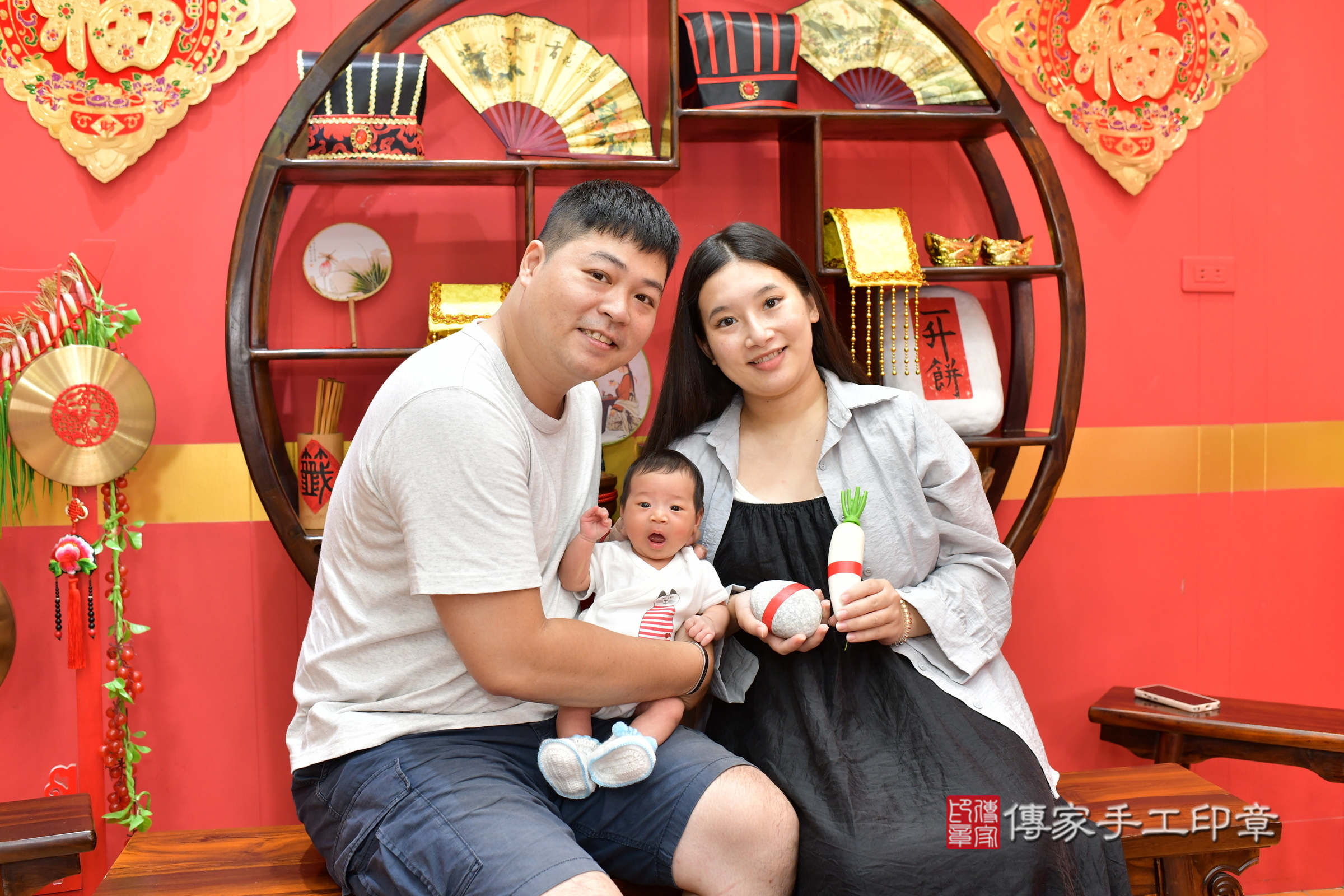小潔寶寶(桃園市八德區嬰兒寶寶滿月剃頭理髮、嬰兒剃胎毛儀式吉祥話)。中國風會場，爸媽寶貝穿「日中韓」古裝禮服。專業拍照、證書。★購買「臍帶章、肚臍章、胎毛筆刷印章」贈送：剃頭、收涎、抓周，三選一。2025.6.17，照片9