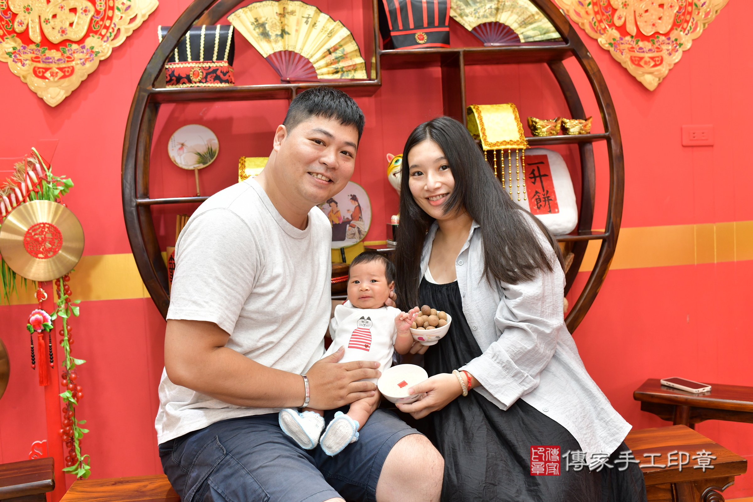小潔寶寶(桃園市八德區嬰兒寶寶滿月剃頭理髮、嬰兒剃胎毛儀式吉祥話)。中國風會場，爸媽寶貝穿「日中韓」古裝禮服。專業拍照、證書。★購買「臍帶章、肚臍章、胎毛筆刷印章」贈送：剃頭、收涎、抓周，三選一。2025.6.17，照片5
