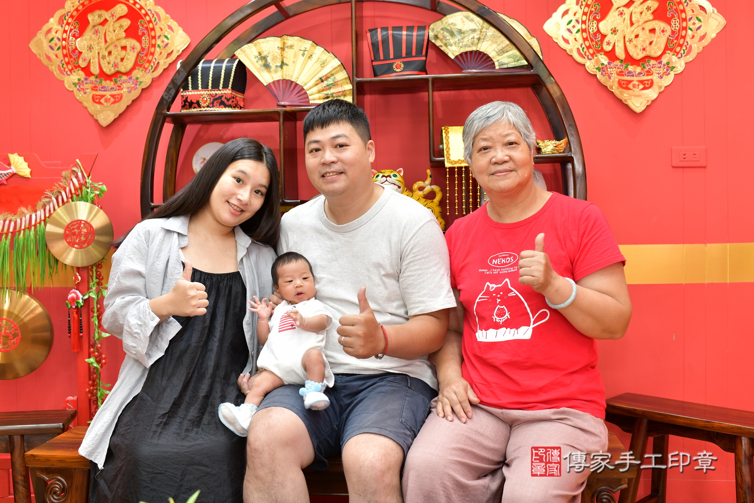 小潔寶寶(桃園市八德區嬰兒寶寶滿月剃頭理髮、嬰兒剃胎毛儀式吉祥話)。中國風會場，爸媽寶貝穿「日中韓」古裝禮服。專業拍照、證書。★購買「臍帶章、肚臍章、胎毛筆刷印章」贈送：剃頭、收涎、抓周，三選一。2025.6.17，照片2