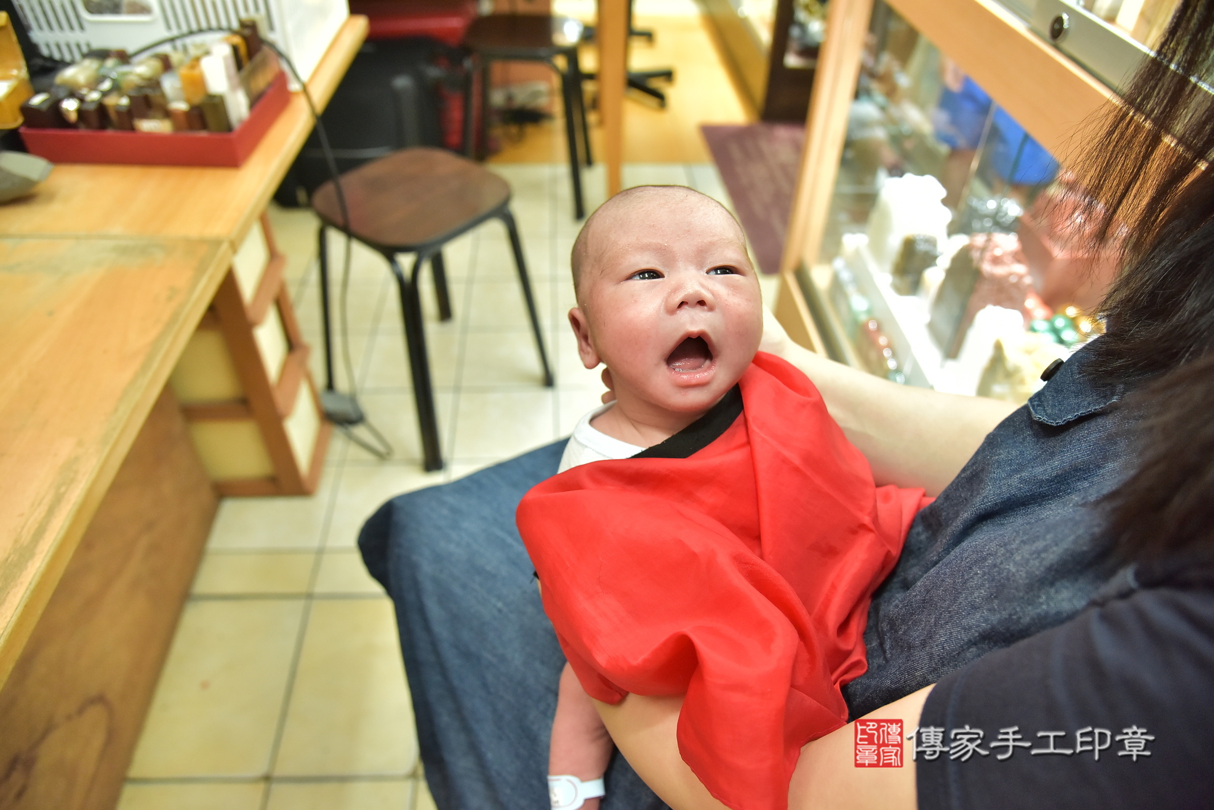 宸宸寶寶(新北市永和區嬰兒寶寶滿月剃頭理髮、嬰兒剃胎毛儀式吉祥話)。中國風會場，爸媽寶貝穿「日中韓」古裝禮服。專業拍照、證書。★購買「臍帶章、肚臍章、胎毛筆刷印章」贈送：剃頭、收涎、抓周，三選一。2025.6.24，照片12