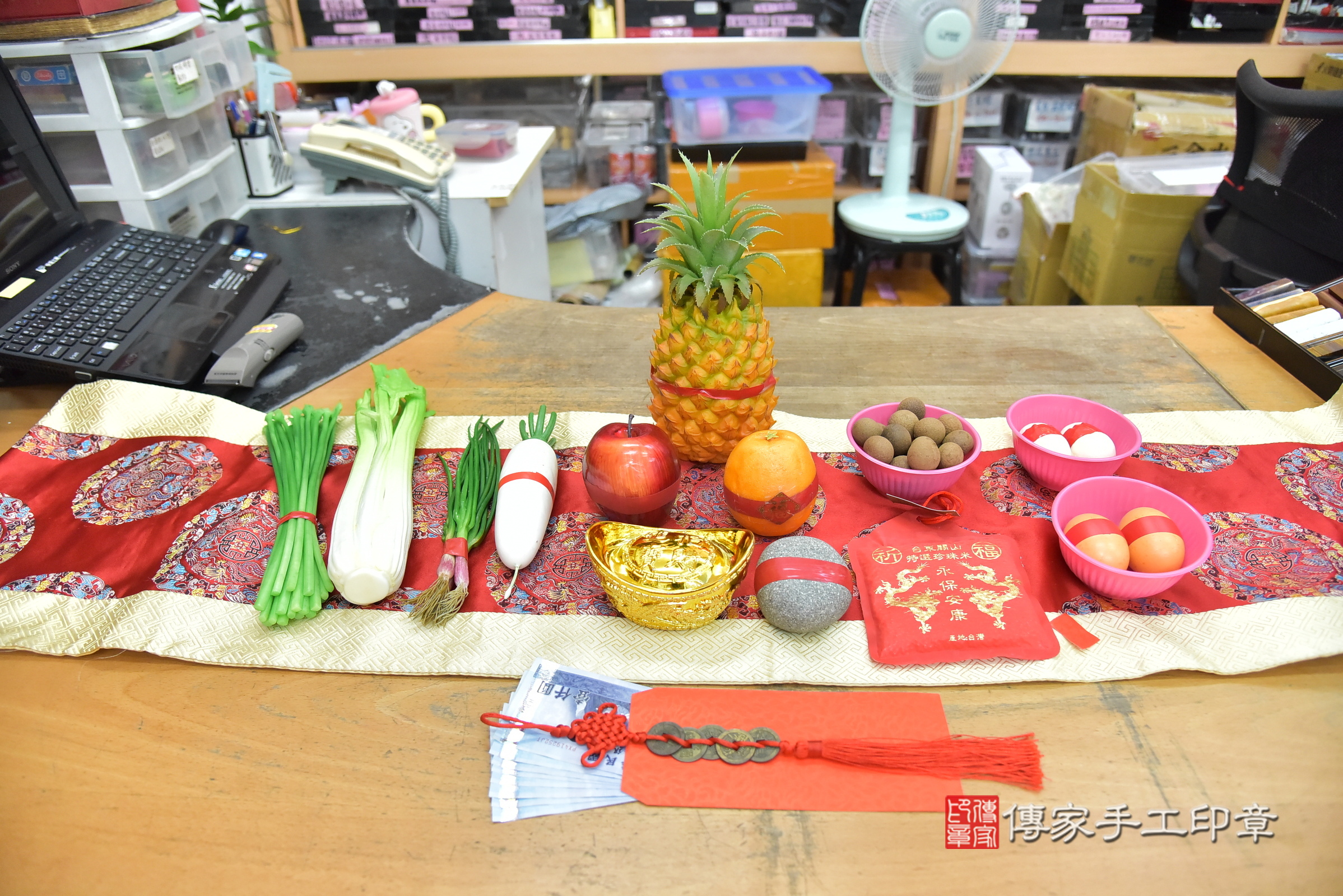 宸宸寶寶(新北市永和區嬰兒寶寶滿月剃頭理髮、嬰兒剃胎毛儀式吉祥話)。中國風會場，爸媽寶貝穿「日中韓」古裝禮服。專業拍照、證書。★購買「臍帶章、肚臍章、胎毛筆刷印章」贈送：剃頭、收涎、抓周，三選一。2025.6.24，照片3