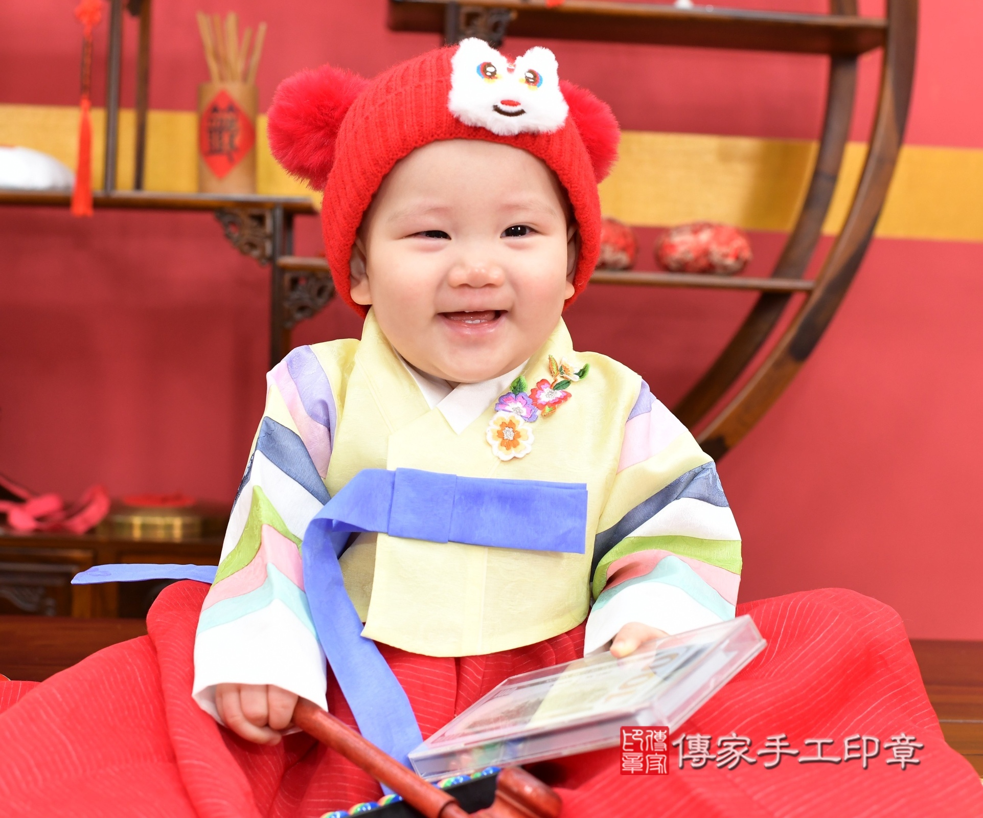 新北市永和區晴晴寶寶抓周推薦：傳家新北店抓周度脺中國風會場，嬰兒古禮抓周流程儀式吉祥話、抓周道具物品24種、拍照。抓周證書。2025.6.27，照片5