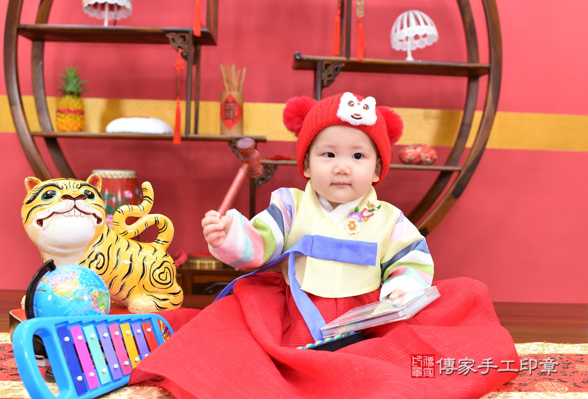 新北市永和區晴晴寶寶抓周推薦：傳家新北店抓周度脺中國風會場，嬰兒古禮抓周流程儀式吉祥話、抓周道具物品24種、拍照。抓周證書。2025.6.27，照片8