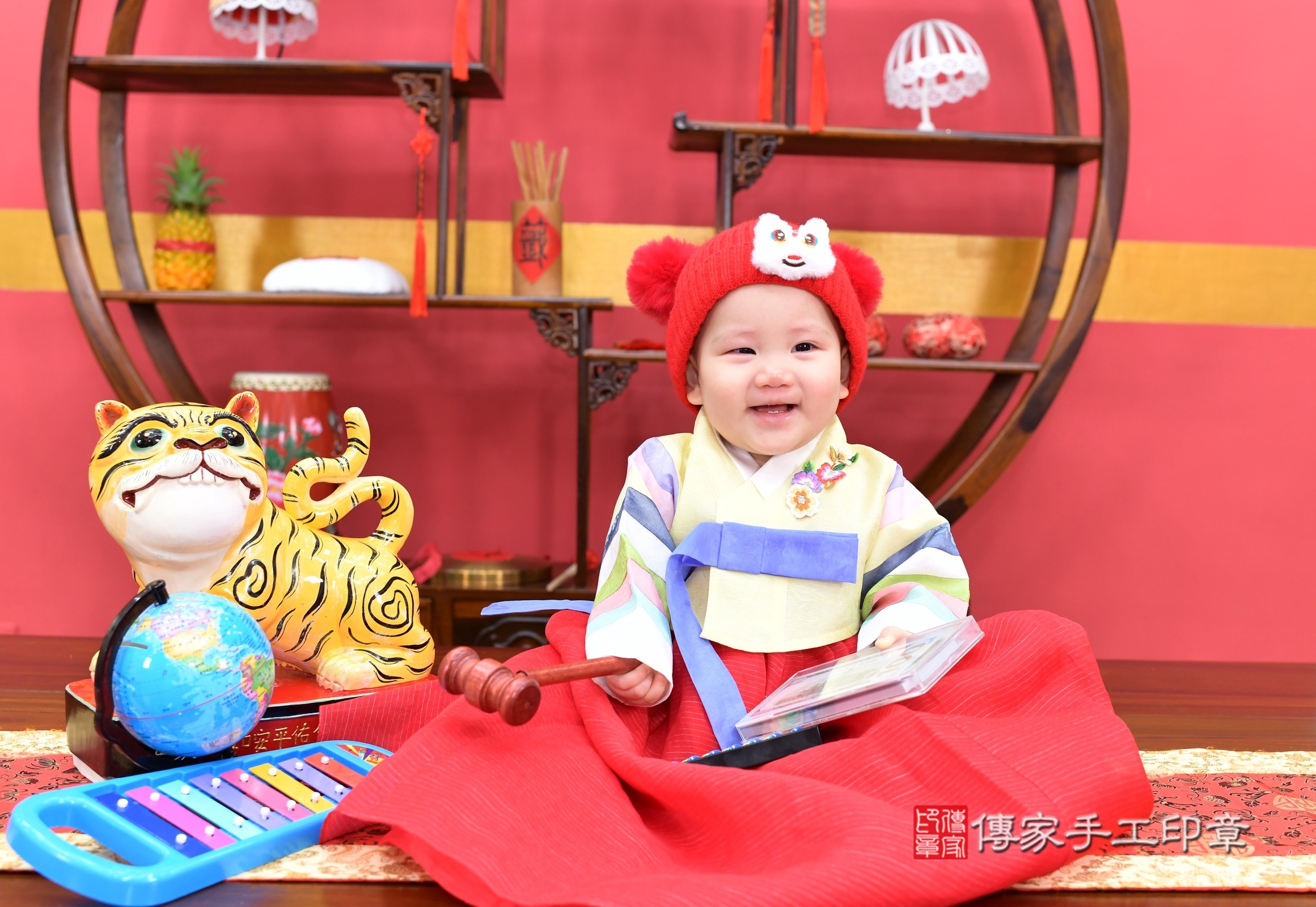 新北市永和區晴晴寶寶抓周推薦：傳家新北店抓周度脺中國風會場，嬰兒古禮抓周流程儀式吉祥話、抓周道具物品24種、拍照。抓周證書。2025.6.27，照片9