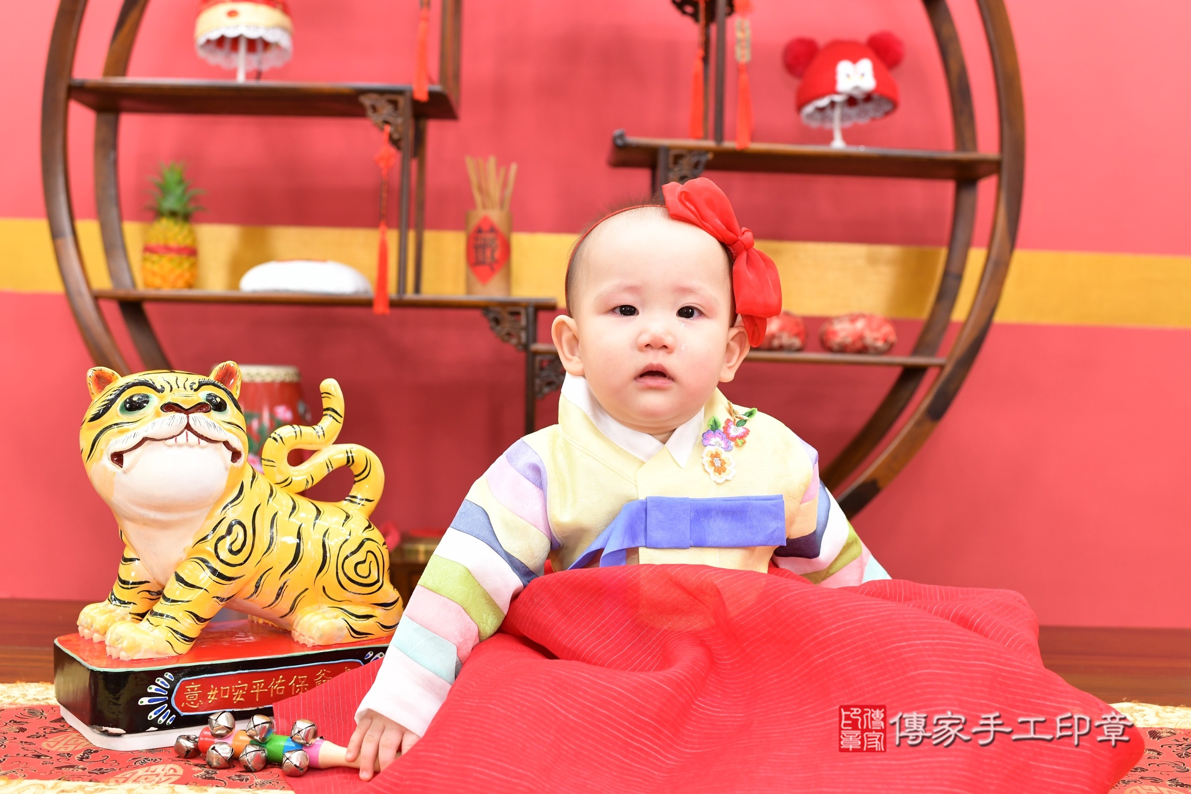 新北市永和區晴晴寶寶抓周推薦：傳家新北店抓周度脺中國風會場，嬰兒古禮抓周流程儀式吉祥話、抓周道具物品24種、拍照。抓周證書。2025.6.27，照片6