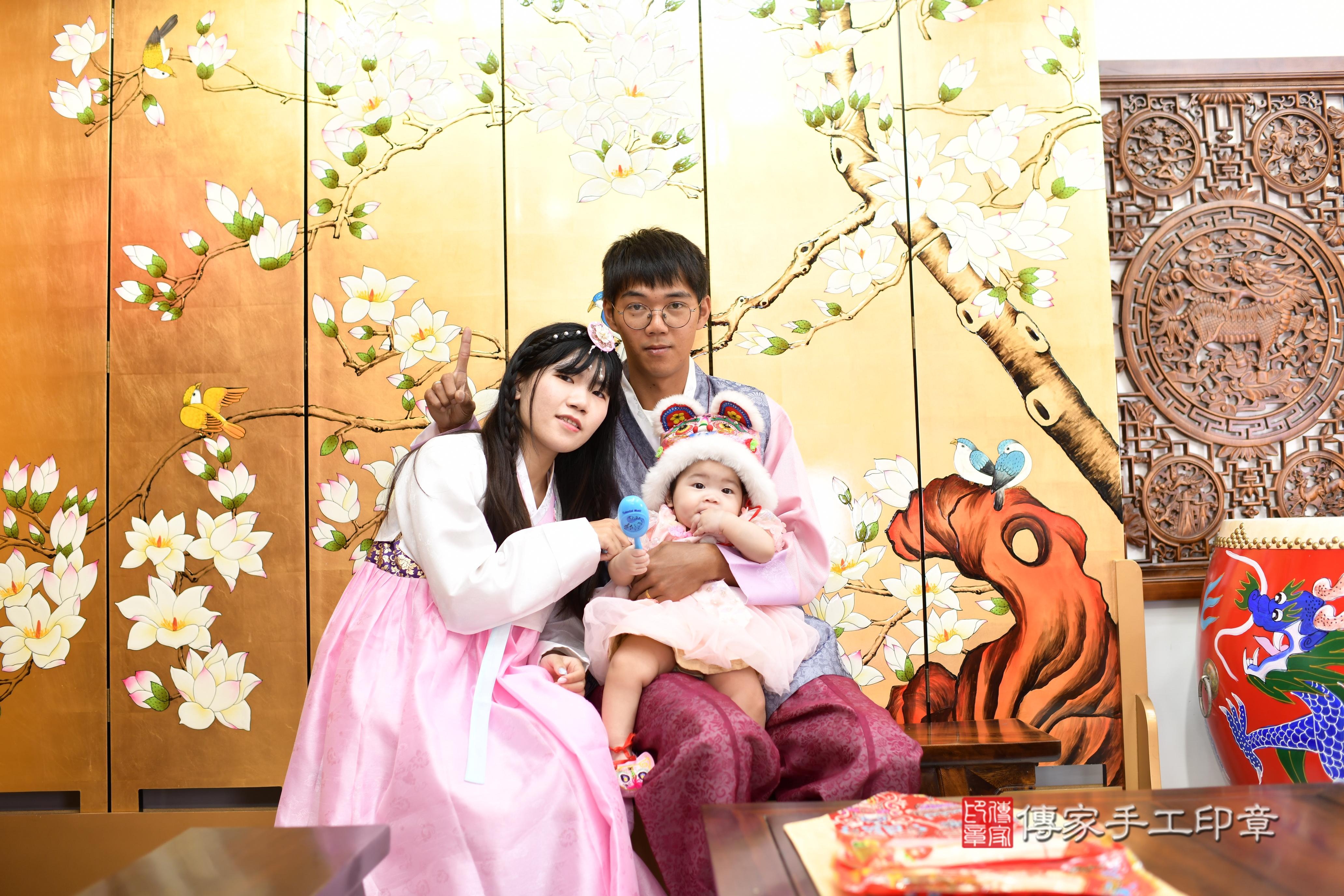 傳家手工印章台南店、抓周、度脺、中國風會場、傳家嬰兒古禮、吉祥話、抓周道具物品24種、拍照。抓周證書。寶寶抓周、滿周歲、生日快樂、祝福