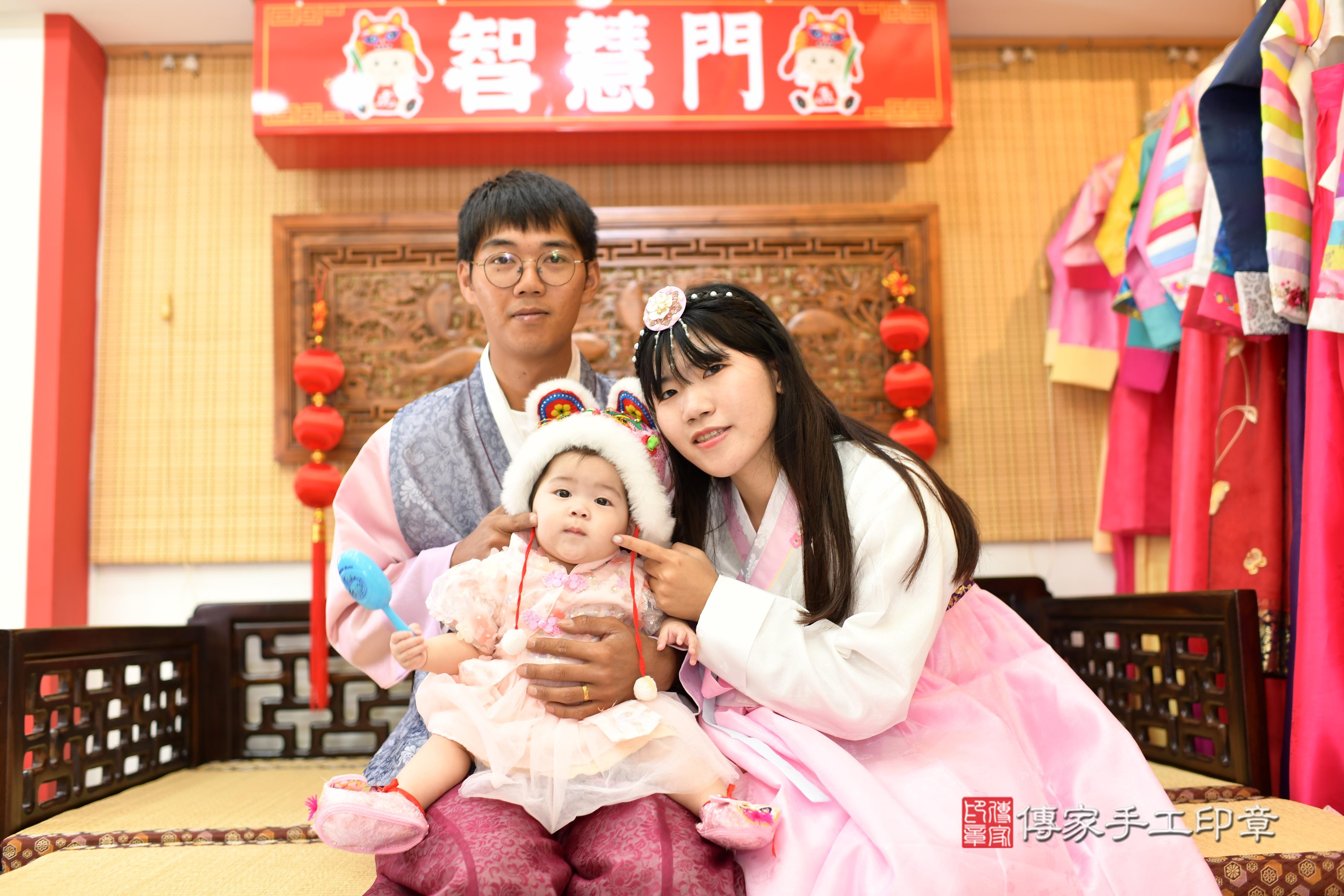 傳家手工印章台南店、抓周、度脺、中國風會場、傳家嬰兒古禮、吉祥話、抓周道具物品24種、拍照。抓周證書。寶寶抓周、滿周歲、生日快樂、祝福