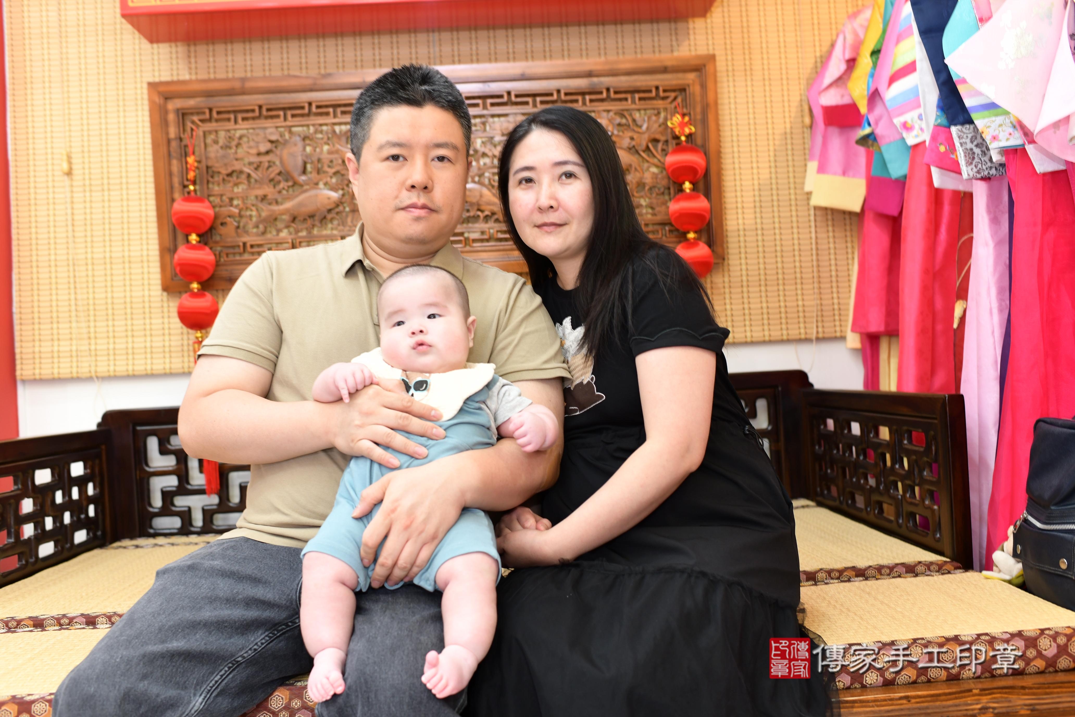 傳家手工印章台南店、抓周、度脺、中國風會場、傳家嬰兒古禮、吉祥話、抓周道具物品24種、拍照。抓周證書。寶寶抓周、滿周歲、生日快樂、祝福