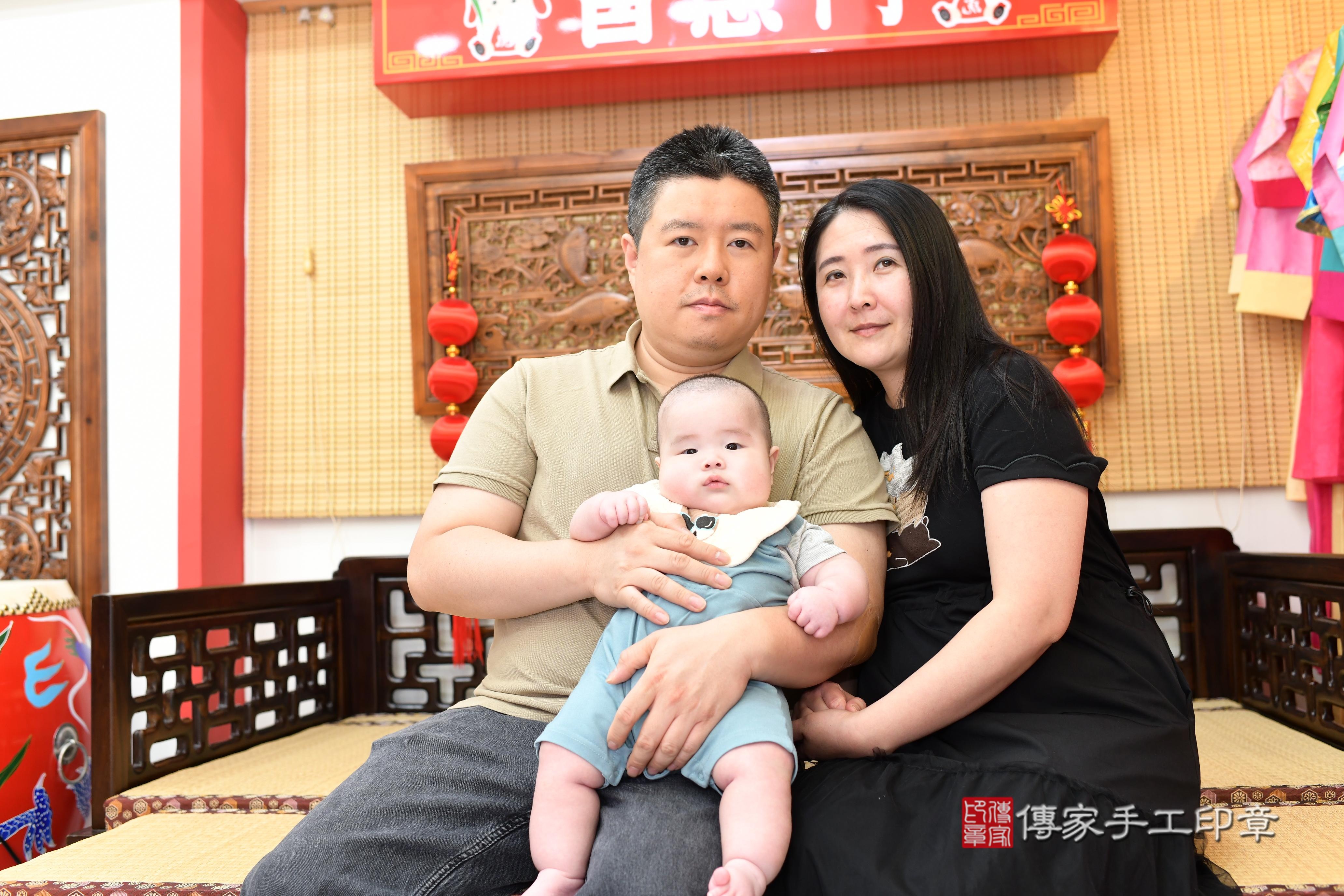 傳家手工印章台南店、抓周、度脺、中國風會場、傳家嬰兒古禮、吉祥話、抓周道具物品24種、拍照。抓周證書。寶寶抓周、滿周歲、生日快樂、祝福