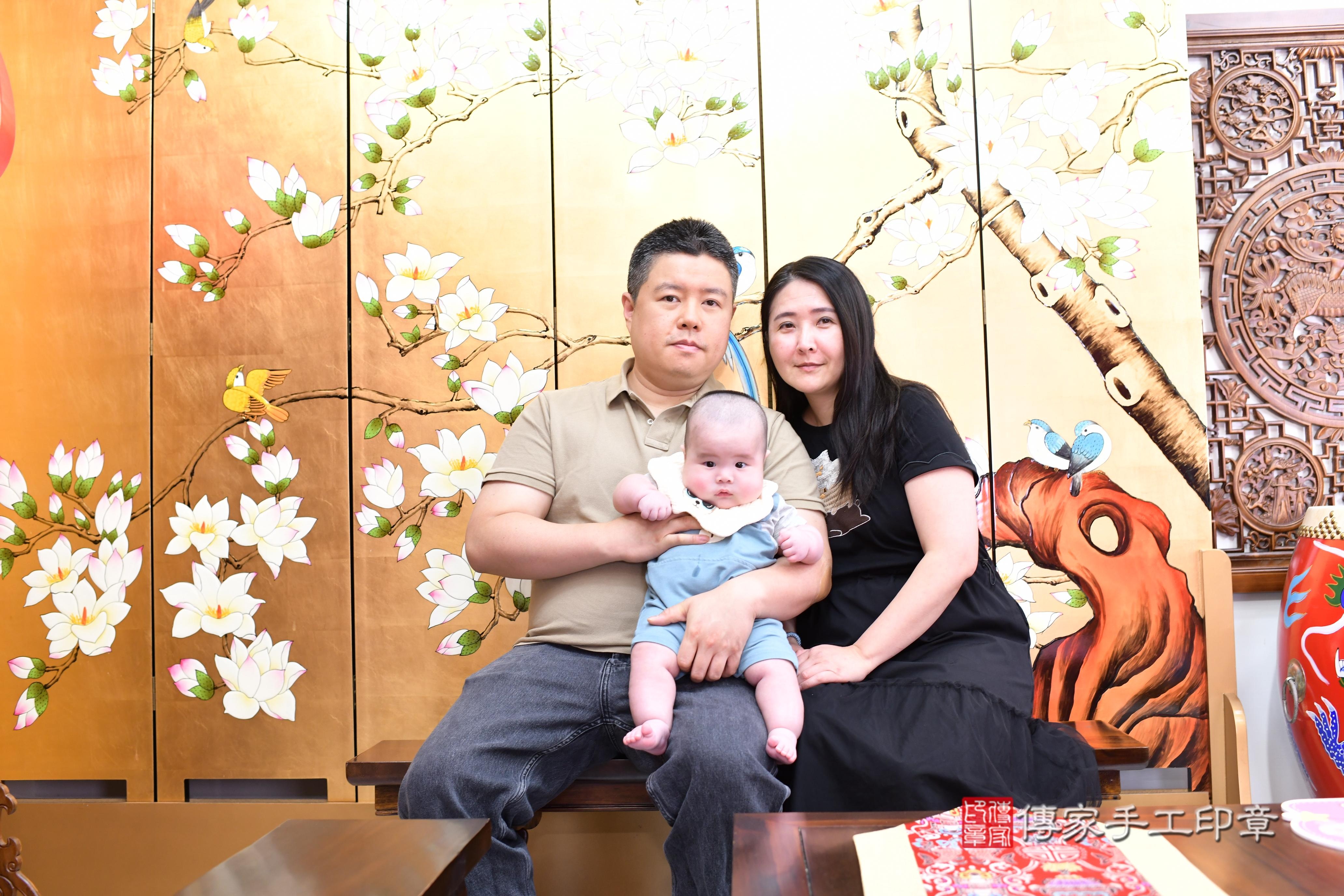 傳家手工印章台南店、抓周、度脺、中國風會場、傳家嬰兒古禮、吉祥話、抓周道具物品24種、拍照。抓周證書。寶寶抓周、滿周歲、生日快樂、祝福