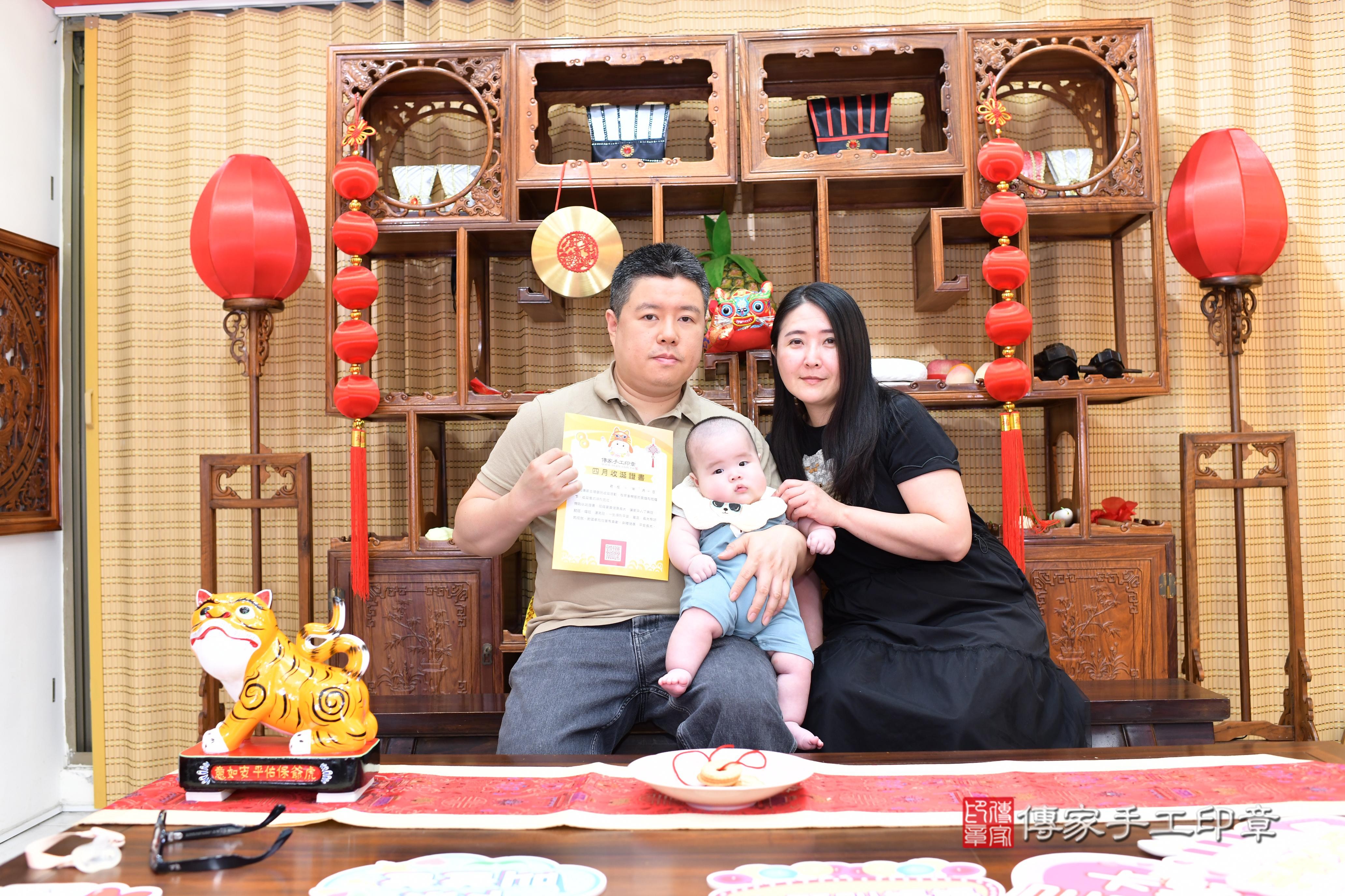 傳家手工印章台南店、抓周、度脺、中國風會場、傳家嬰兒古禮、吉祥話、抓周道具物品24種、拍照。抓周證書。寶寶抓周、滿周歲、生日快樂、祝福