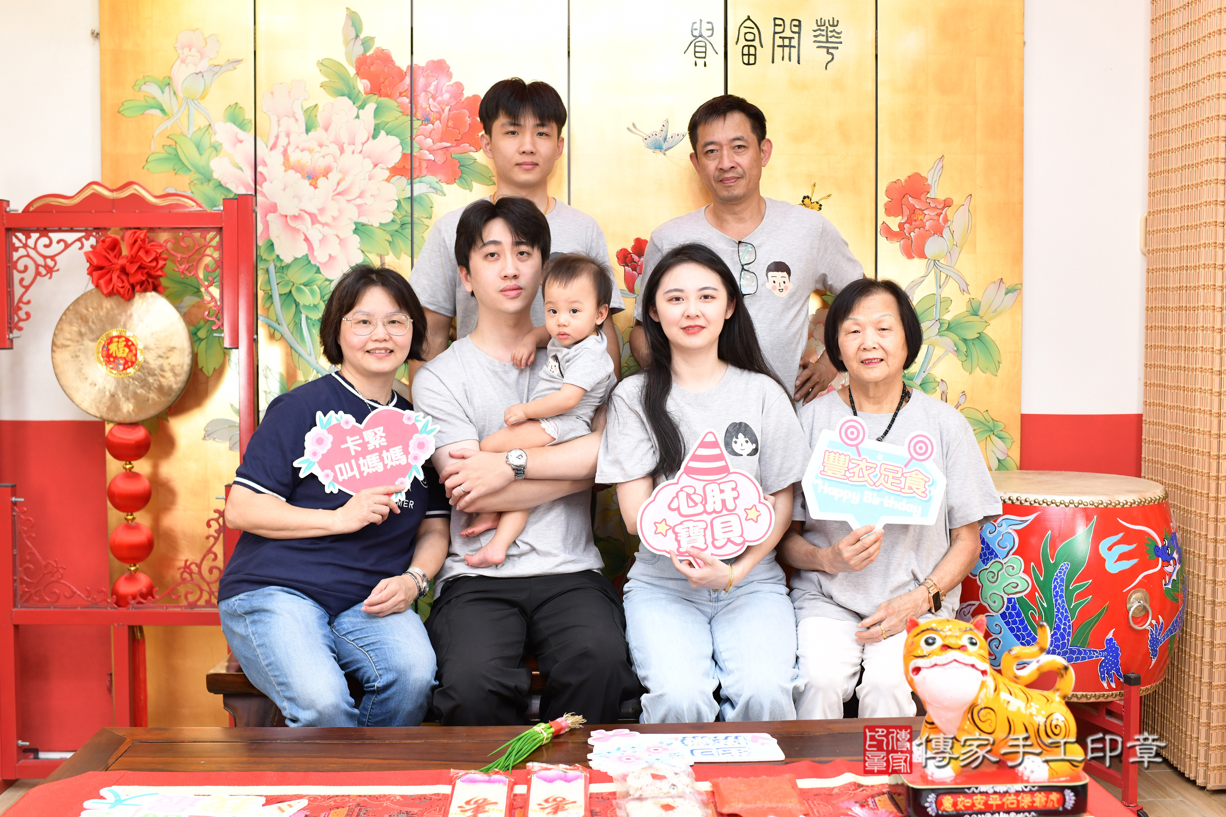 台北市大同區妘妘寶寶抓周推薦：傳家台北店抓周度脺中國風會場，嬰兒古禮抓周流程儀式吉祥話、抓周道具物品24種、拍照。抓周證書。2025.6.22，照片20