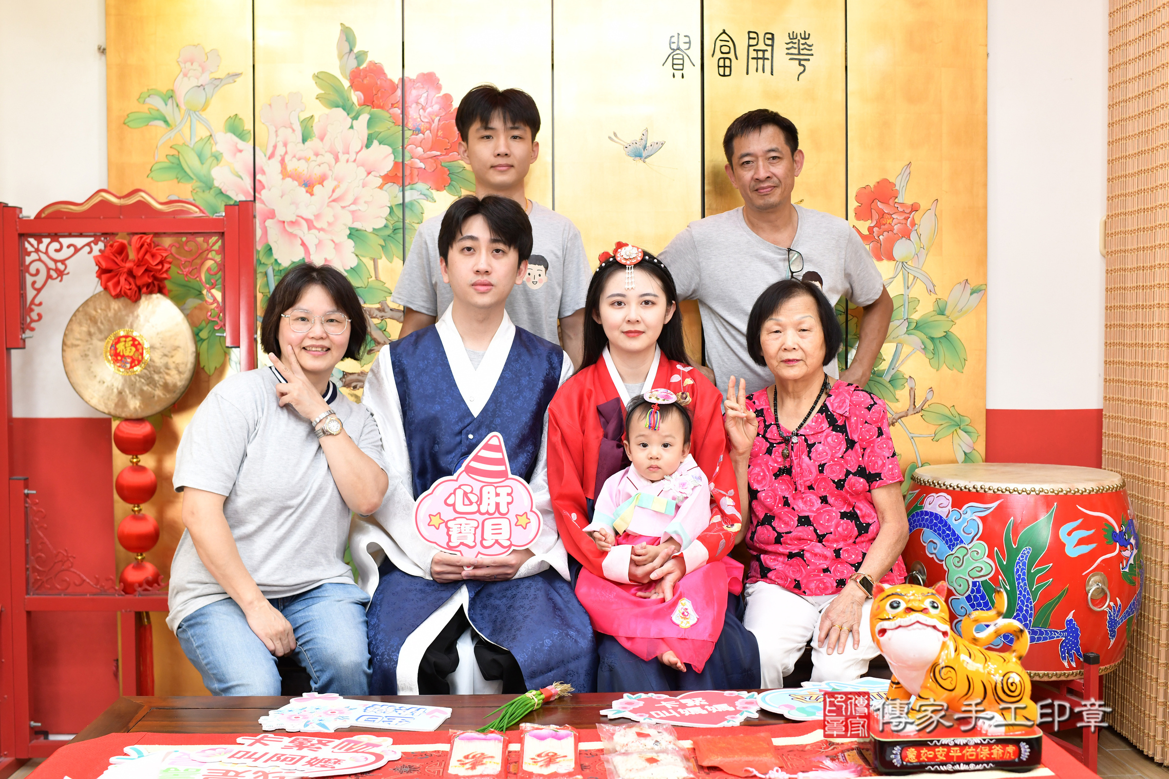 台北市大同區妘妘寶寶抓周推薦：傳家台北店抓周度脺中國風會場，嬰兒古禮抓周流程儀式吉祥話、抓周道具物品24種、拍照。抓周證書。2025.6.22，照片16