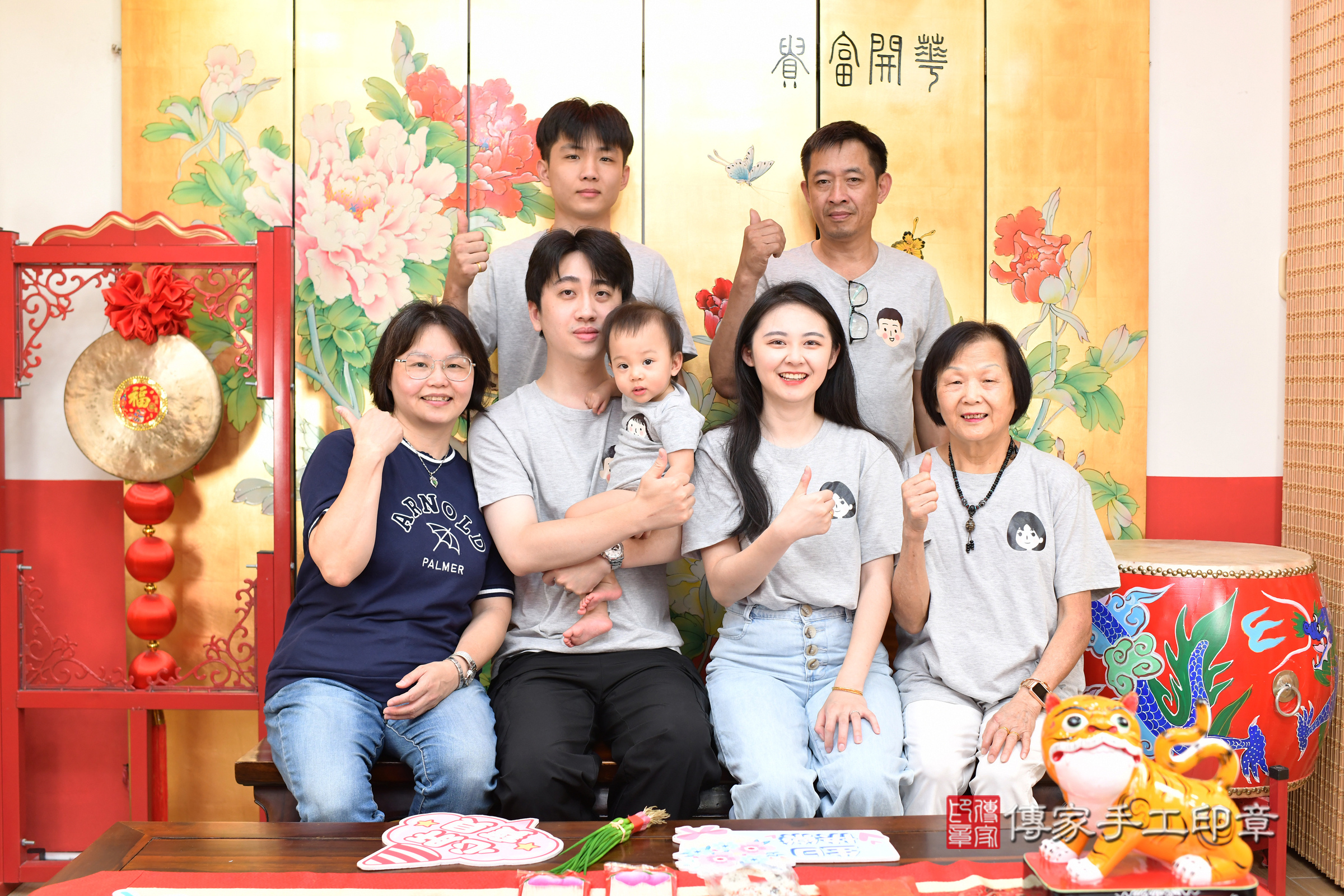 台北市大同區妘妘寶寶抓周推薦：傳家台北店抓周度脺中國風會場，嬰兒古禮抓周流程儀式吉祥話、抓周道具物品24種、拍照。抓周證書。2025.6.22，照片21