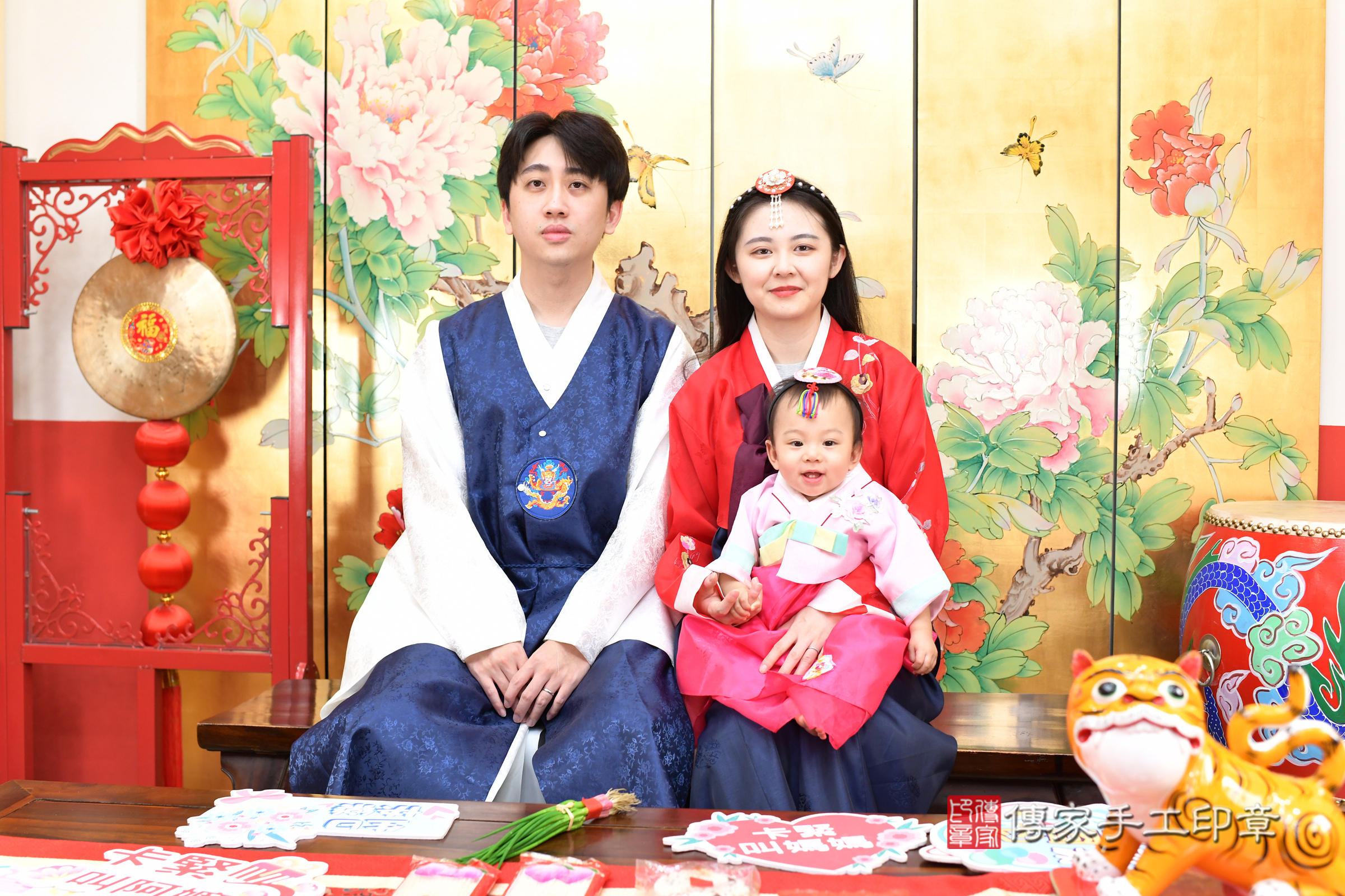 台北市大同區妘妘寶寶抓周推薦：傳家台北店抓周度脺中國風會場，嬰兒古禮抓周流程儀式吉祥話、抓周道具物品24種、拍照。抓周證書。2025.6.22，照片2
