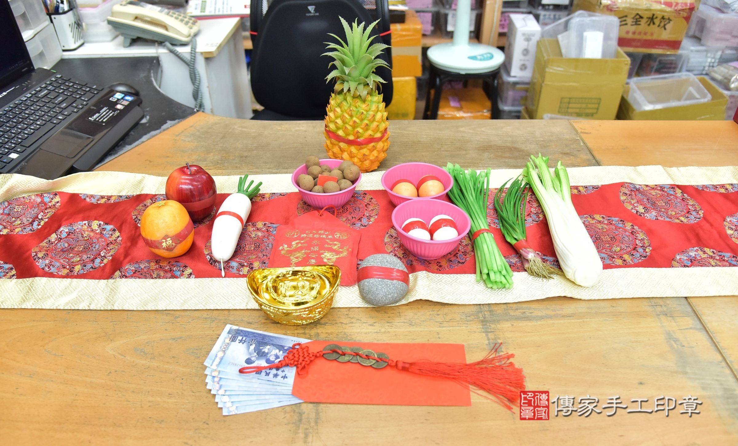鈞鈞寶寶(新北市永和區嬰兒寶寶滿月剃頭理髮、嬰兒剃胎毛儀式吉祥話)。中國風會場，爸媽寶貝穿「日中韓」古裝禮服。專業拍照、證書。★購買「臍帶章、肚臍章、胎毛筆刷印章」贈送：剃頭、收涎、抓周，三選一。2025.6.25，照片3