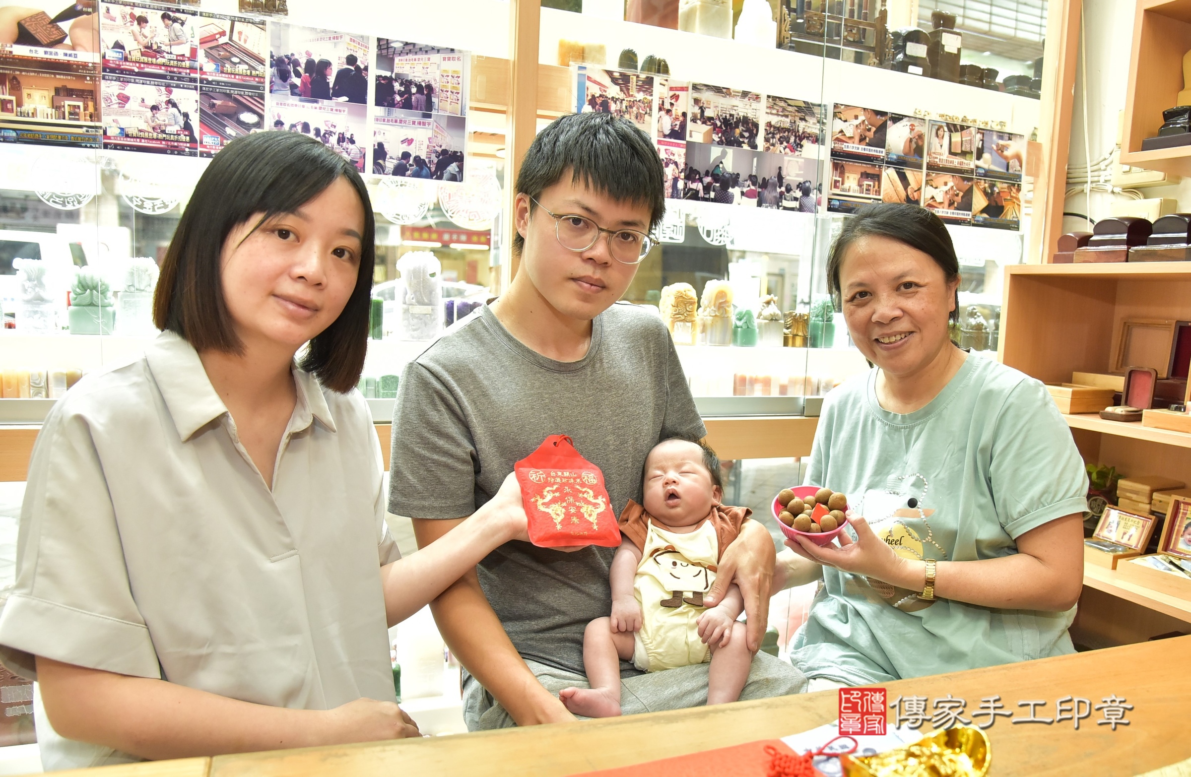 鈞鈞寶寶(新北市永和區嬰兒寶寶滿月剃頭理髮、嬰兒剃胎毛儀式吉祥話)。中國風會場，爸媽寶貝穿「日中韓」古裝禮服。專業拍照、證書。★購買「臍帶章、肚臍章、胎毛筆刷印章」贈送：剃頭、收涎、抓周，三選一。2025.6.25，照片7