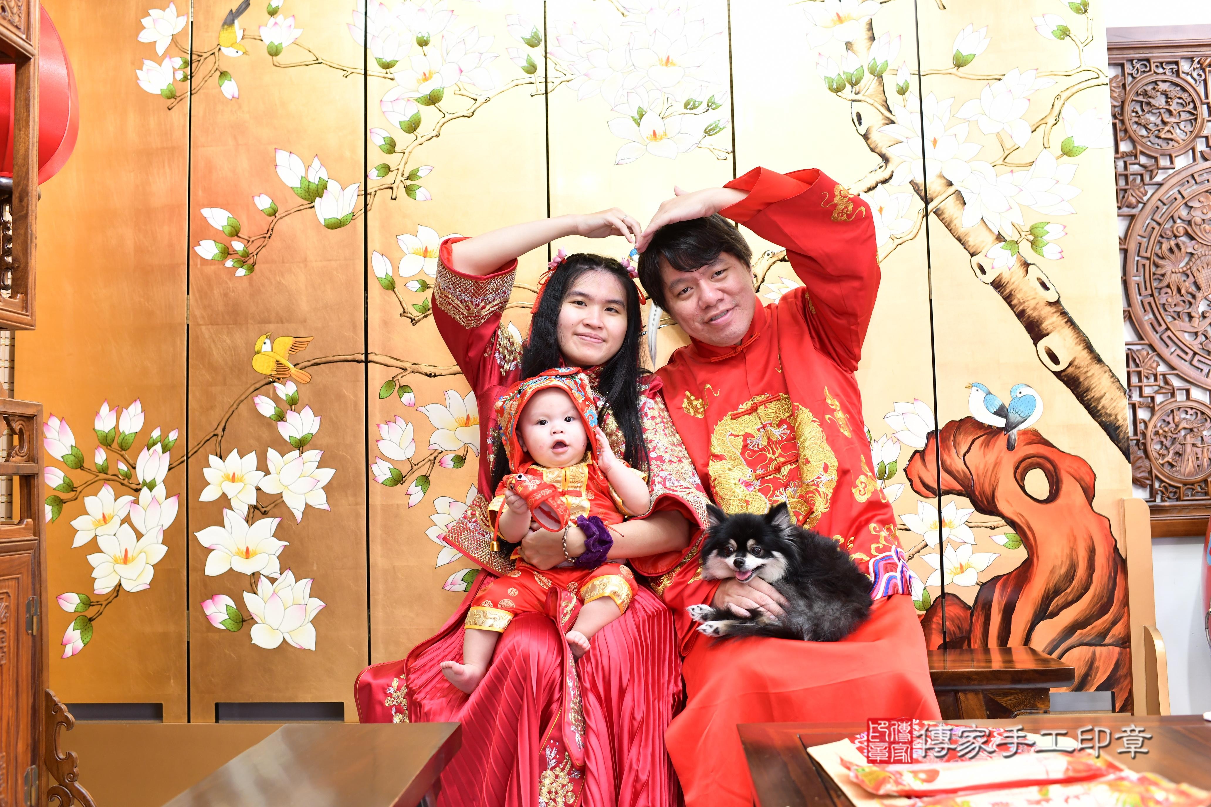 傳家手工印章台南店、抓周、度脺、中國風會場、傳家嬰兒古禮、吉祥話、抓周道具物品24種、拍照。抓周證書。寶寶抓周、滿周歲、生日快樂、祝福