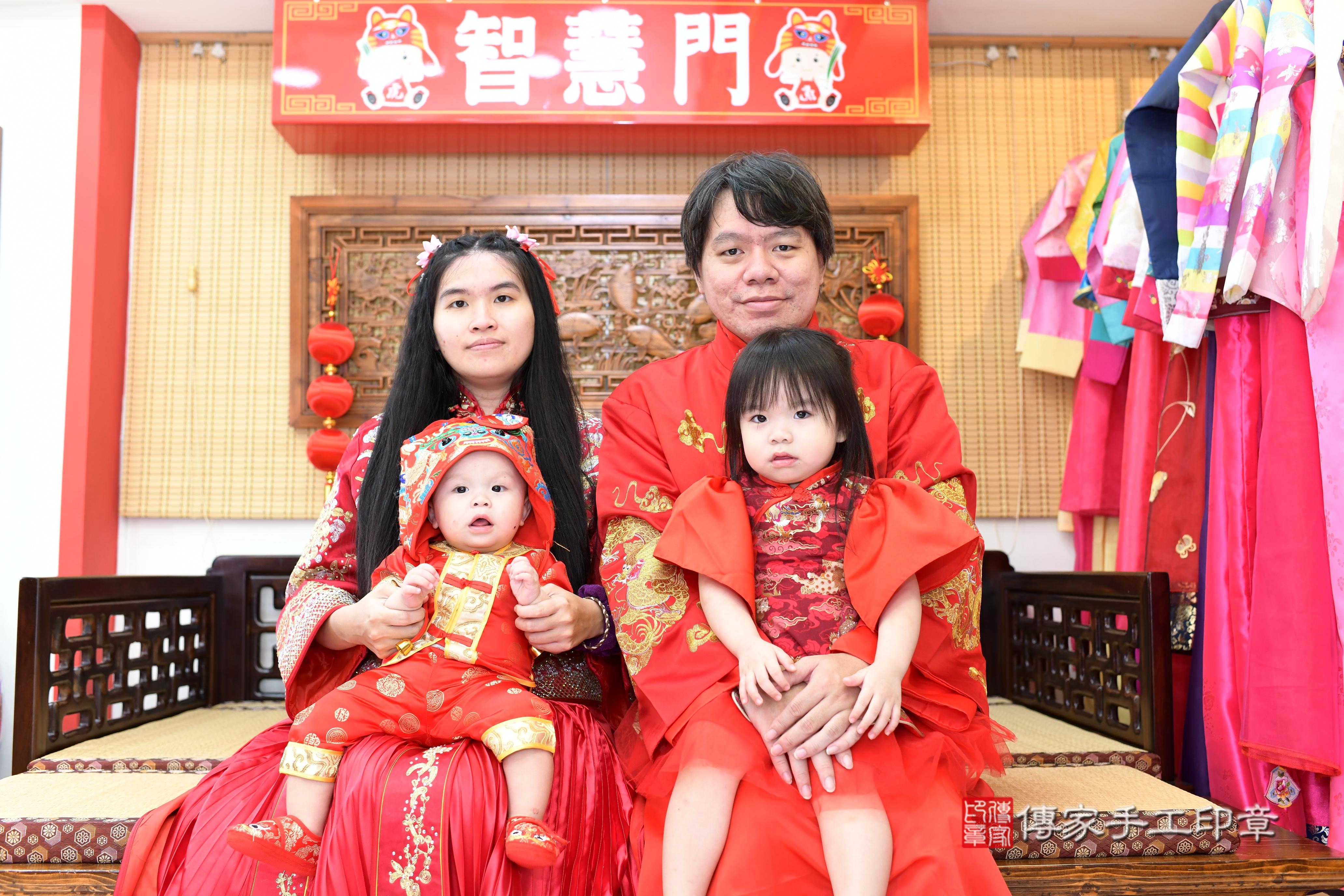 傳家手工印章台南店、抓周、度脺、中國風會場、傳家嬰兒古禮、吉祥話、抓周道具物品24種、拍照。抓周證書。寶寶抓周、滿周歲、生日快樂、祝福