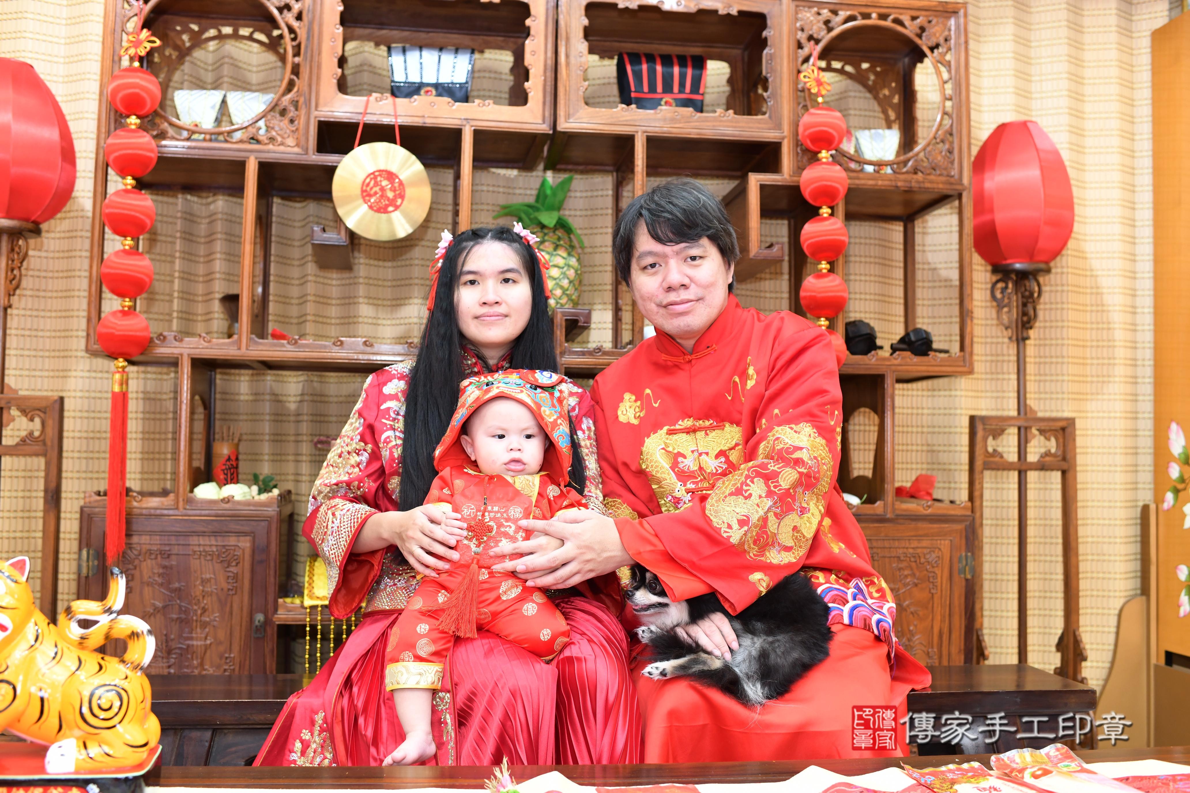 傳家手工印章台南店、抓周、度脺、中國風會場、傳家嬰兒古禮、吉祥話、抓周道具物品24種、拍照。抓周證書。寶寶抓周、滿周歲、生日快樂、祝福