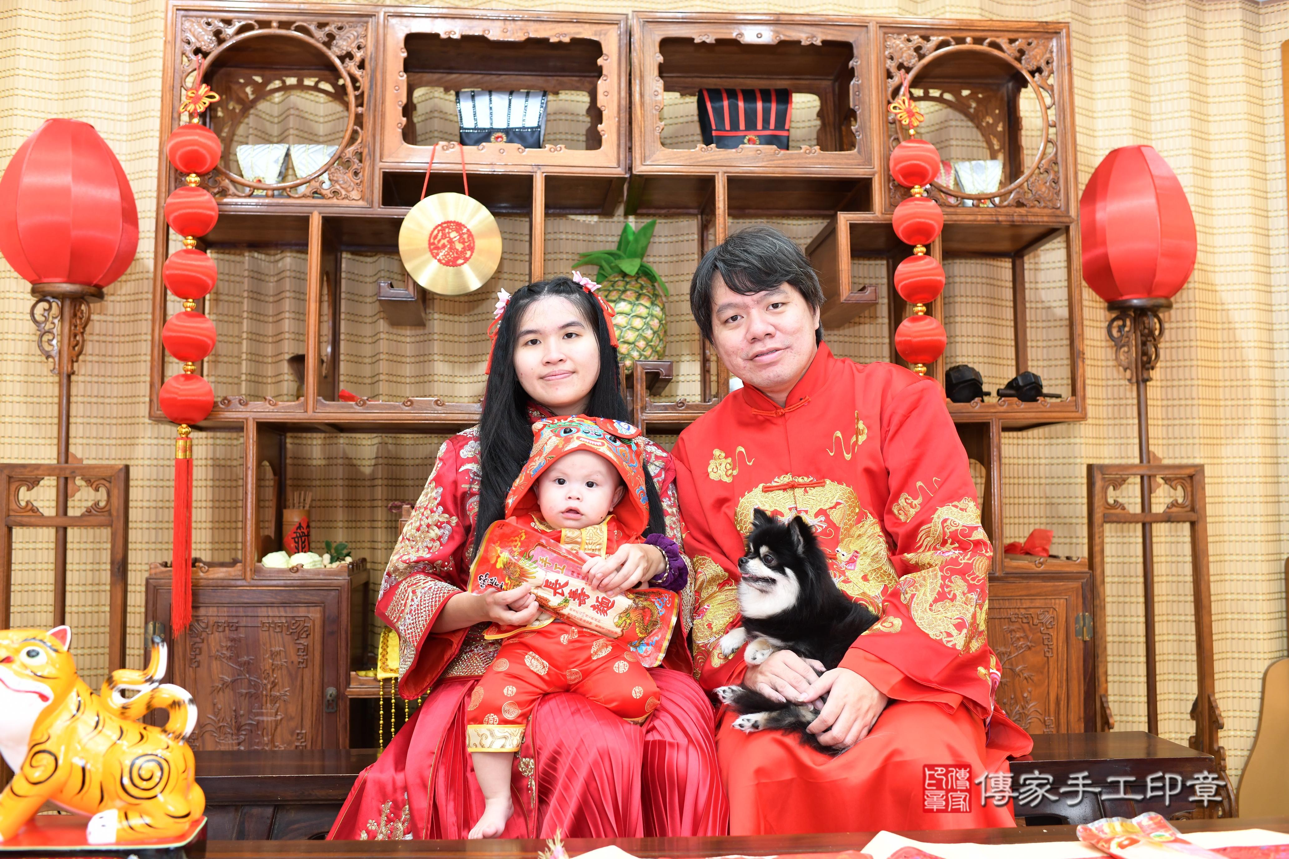 傳家手工印章台南店、抓周、度脺、中國風會場、傳家嬰兒古禮、吉祥話、抓周道具物品24種、拍照。抓周證書。寶寶抓周、滿周歲、生日快樂、祝福