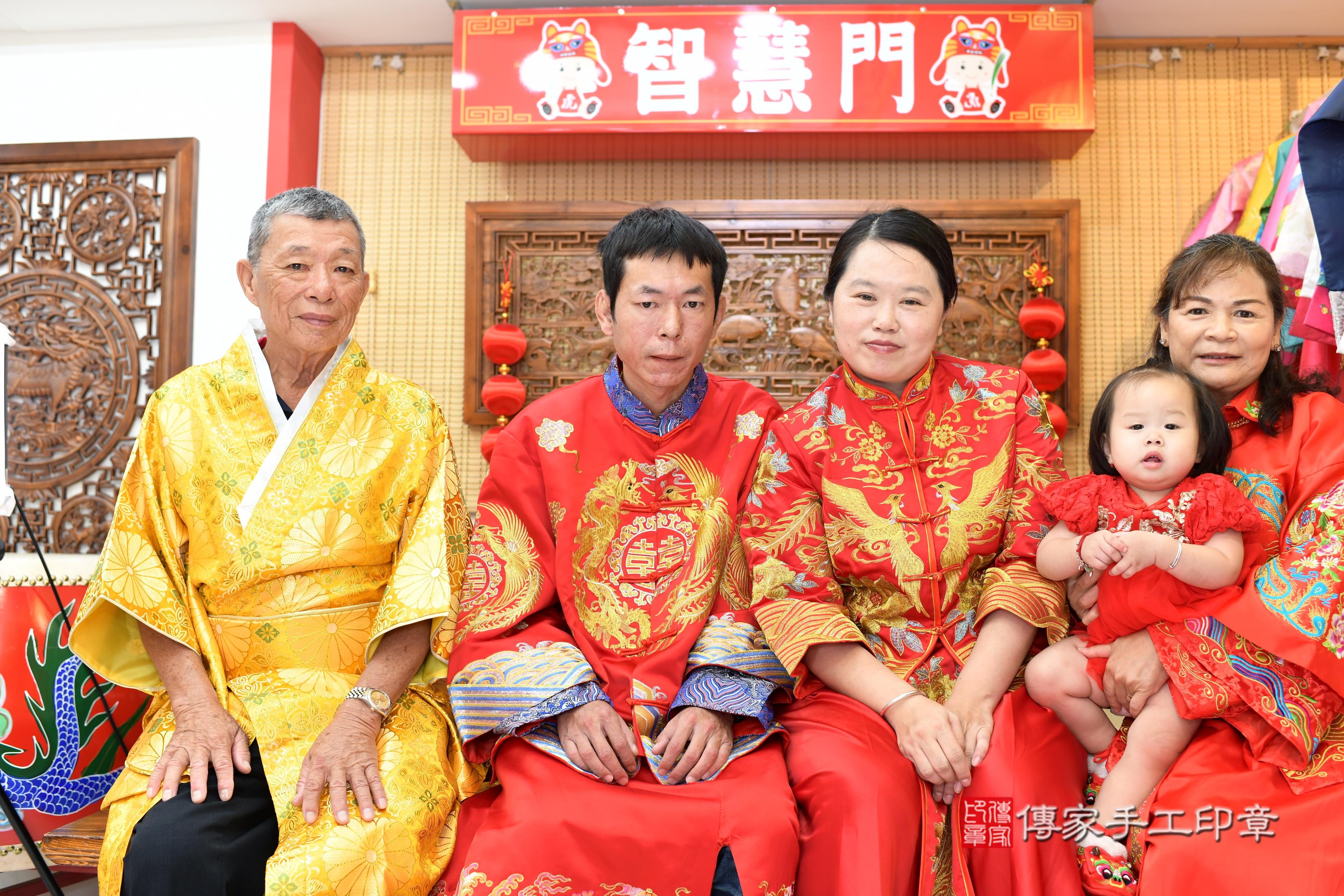 傳家手工印章台南店、抓周、度脺、中國風會場、傳家嬰兒古禮、吉祥話、抓周道具物品24種、拍照。抓周證書。寶寶抓周、滿周歲、生日快樂、祝福