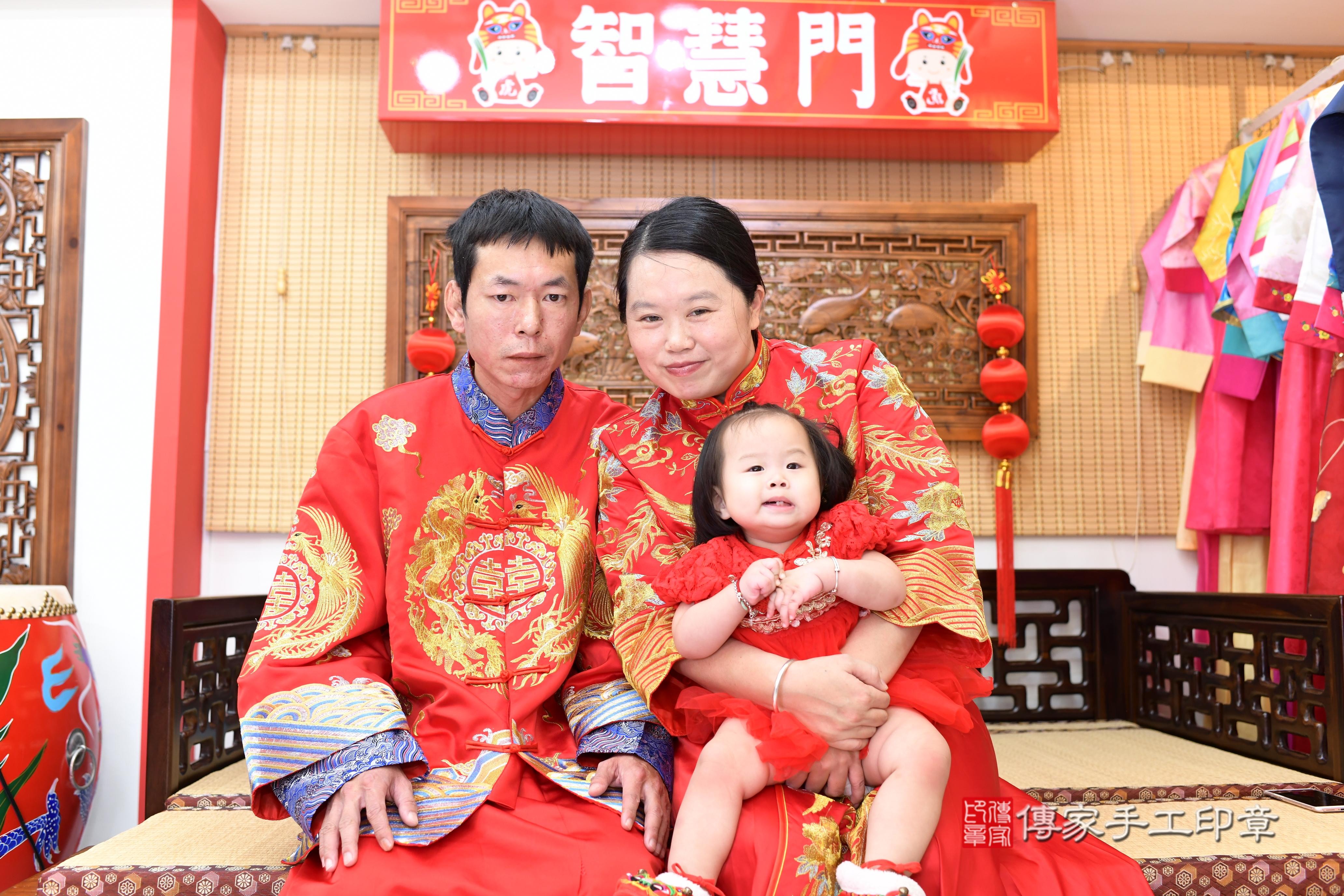 傳家手工印章台南店、抓周、度脺、中國風會場、傳家嬰兒古禮、吉祥話、抓周道具物品24種、拍照。抓周證書。寶寶抓周、滿周歲、生日快樂、祝福
