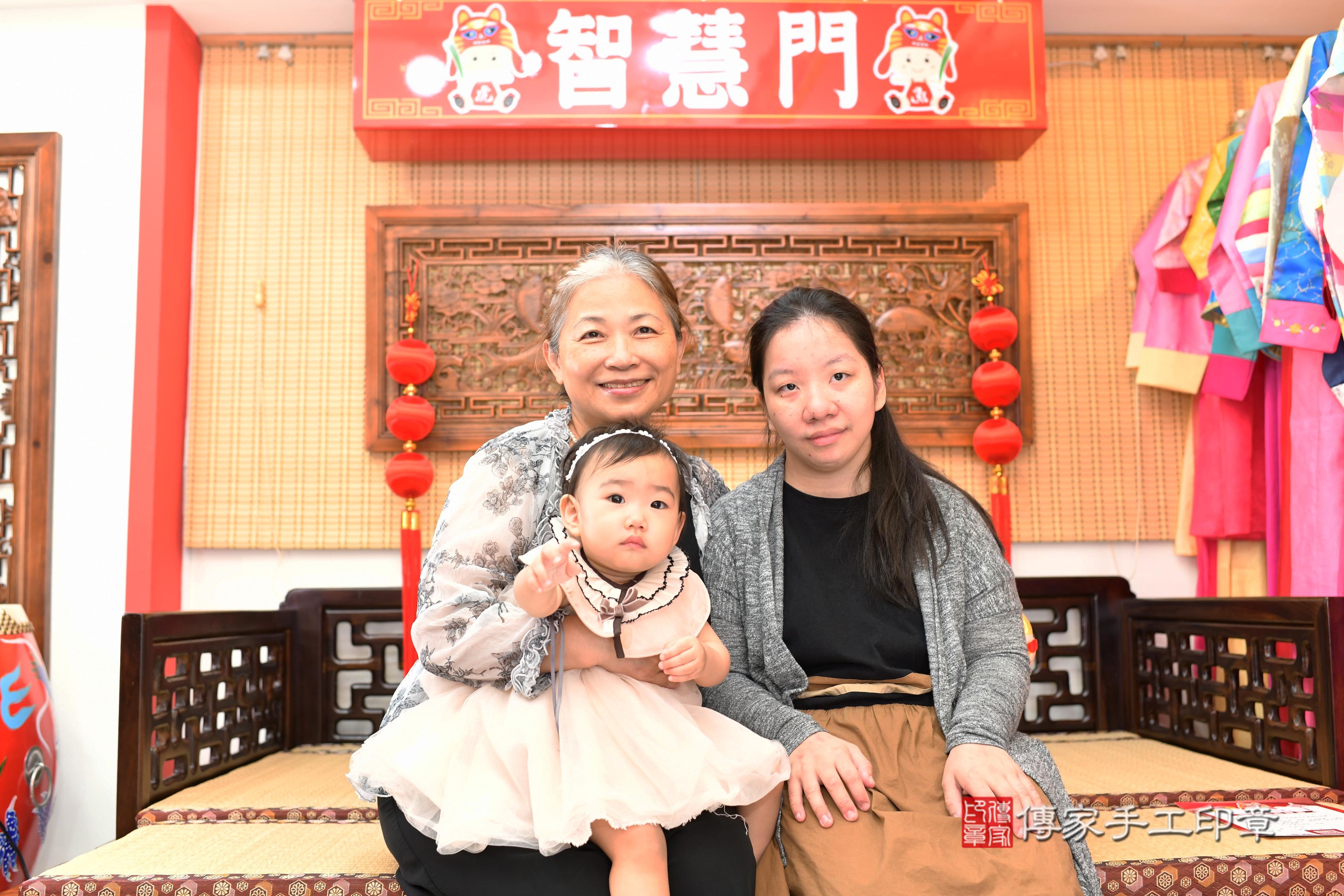1753529869135920.傳家手工印章台南店、抓周、度脺、中國風會場、傳家嬰兒古禮、吉祥話、抓周道具物品24種、拍照。抓周證書。寶寶抓周、滿周歲、生日快樂、祝福