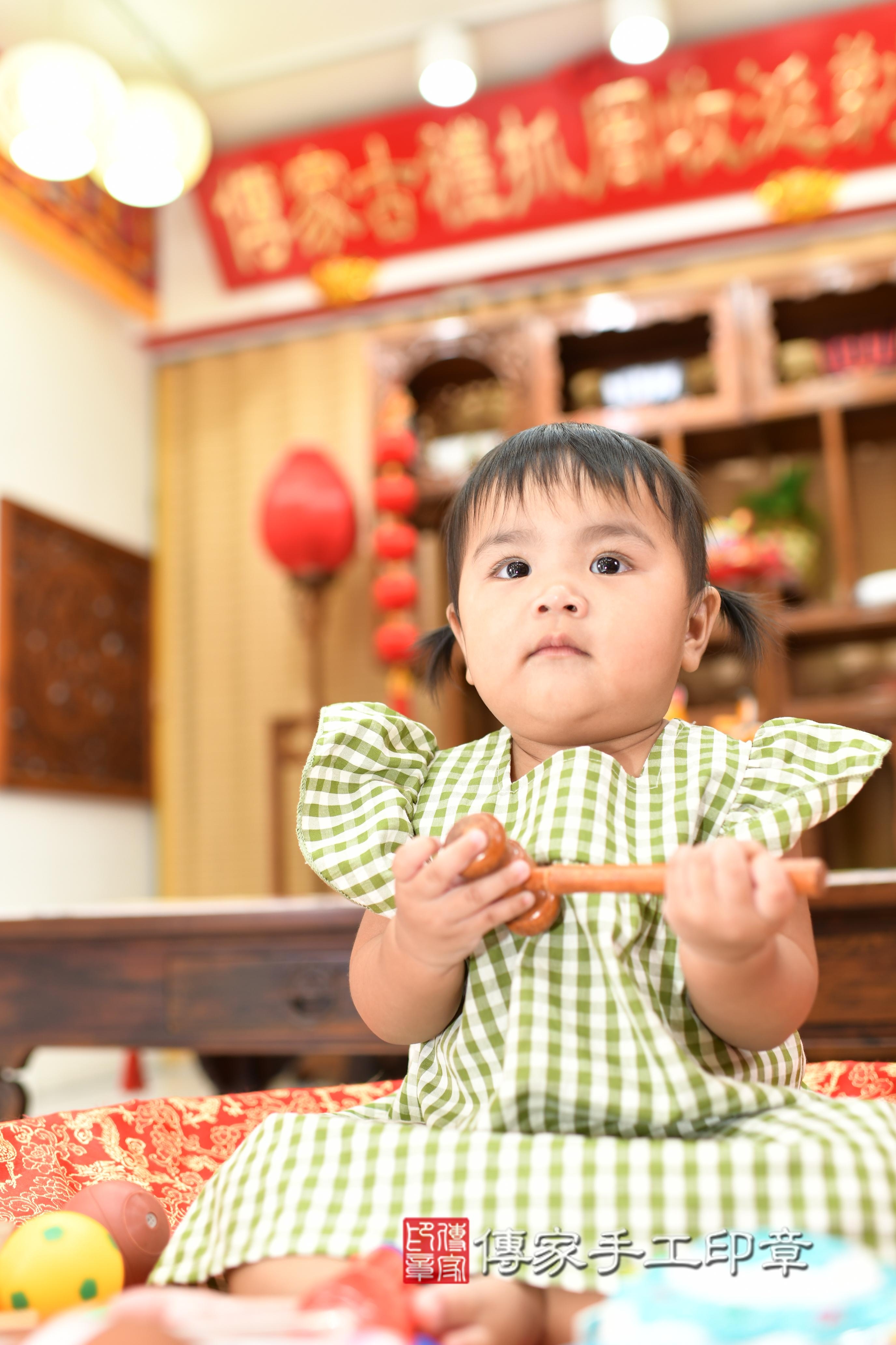 傳家手工印章台南店、抓周、度脺、中國風會場、傳家嬰兒古禮、吉祥話、抓周道具物品24種、拍照。抓周證書。寶寶抓周、滿周歲、生日快樂、祝福